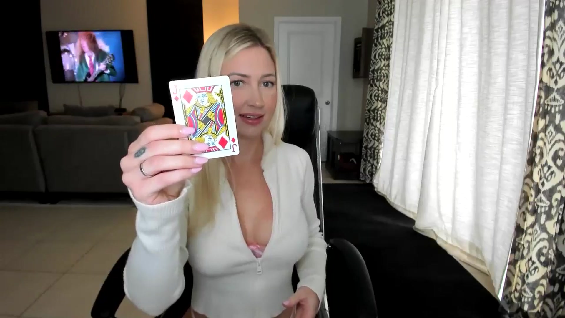 Gallery image thumbnail from AubreeMartin's myfreecams stream on, 03/10/2025, 19:58 image 5 of 20