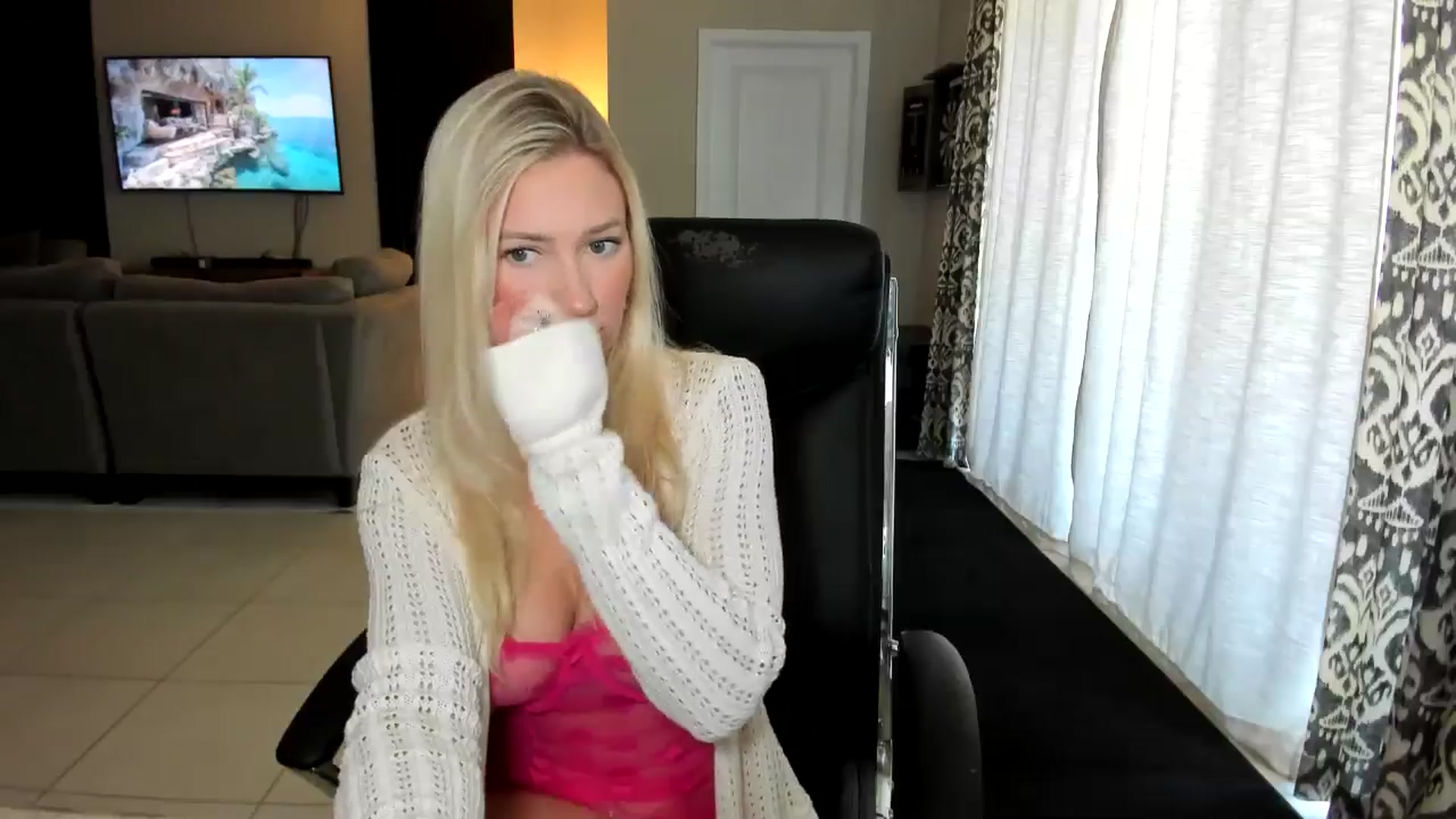 Gallery image thumbnail from AubreeMartin's myfreecams stream on, 03/18/2025, 16:52 image 18 of 20
