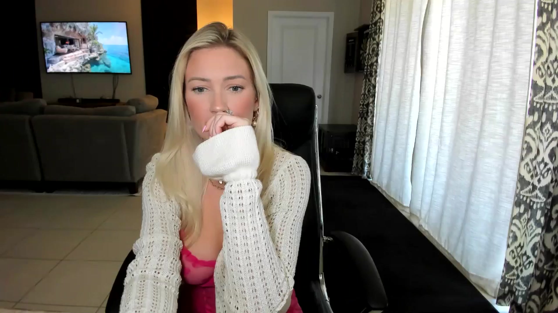 Gallery image thumbnail from AubreeMartin's myfreecams stream on, 03/18/2025, 16:52 image 20 of 20