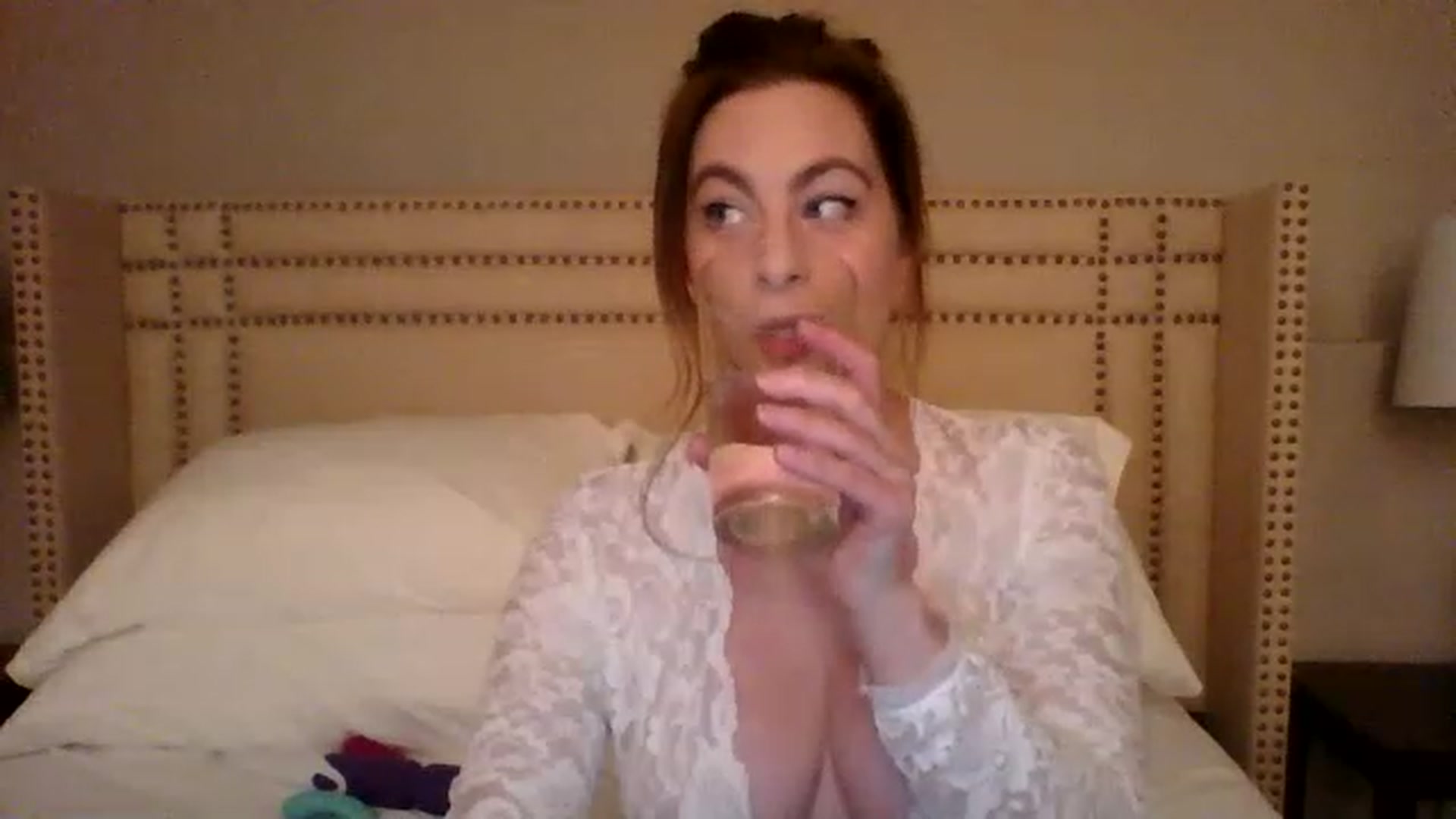Gallery image thumbnail from AubreyMonroe's myfreecams stream on, 03/19/2023, 03:13 image 10 of 20