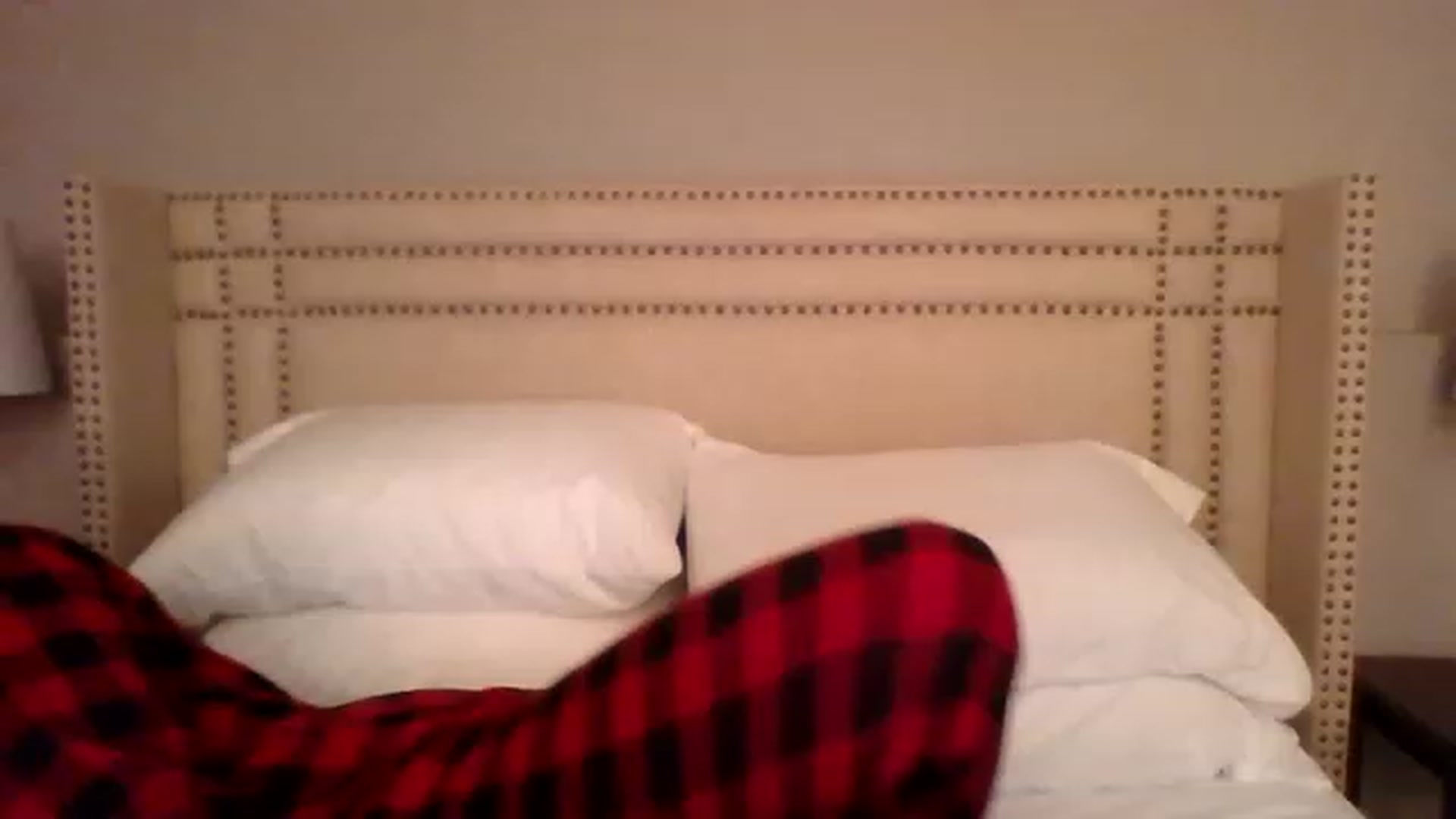 Gallery image thumbnail from AubreyMonroe's myfreecams stream on, 03/21/2023, 02:40 image 10 of 20