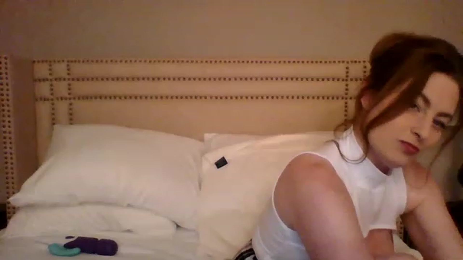 Gallery image thumbnail from AubreyMonroe's myfreecams stream on, 04/15/2023, 02:57 image 10 of 20