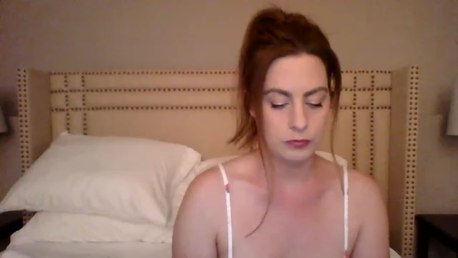 Gallery image thumbnail from AubreyMonroe's myfreecams stream on, 05/26/2023, 02:35 image 3 of 20