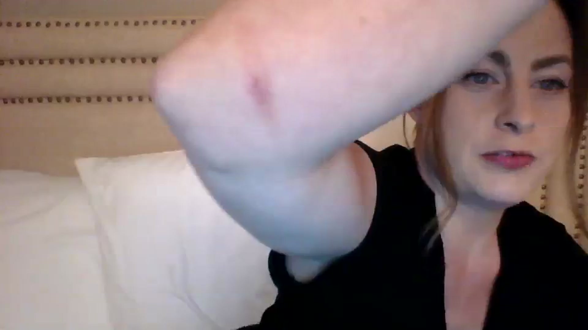 Gallery image thumbnail from AubreyMonroe's myfreecams stream on, 11/14/2023, 04:07 image 15 of 20