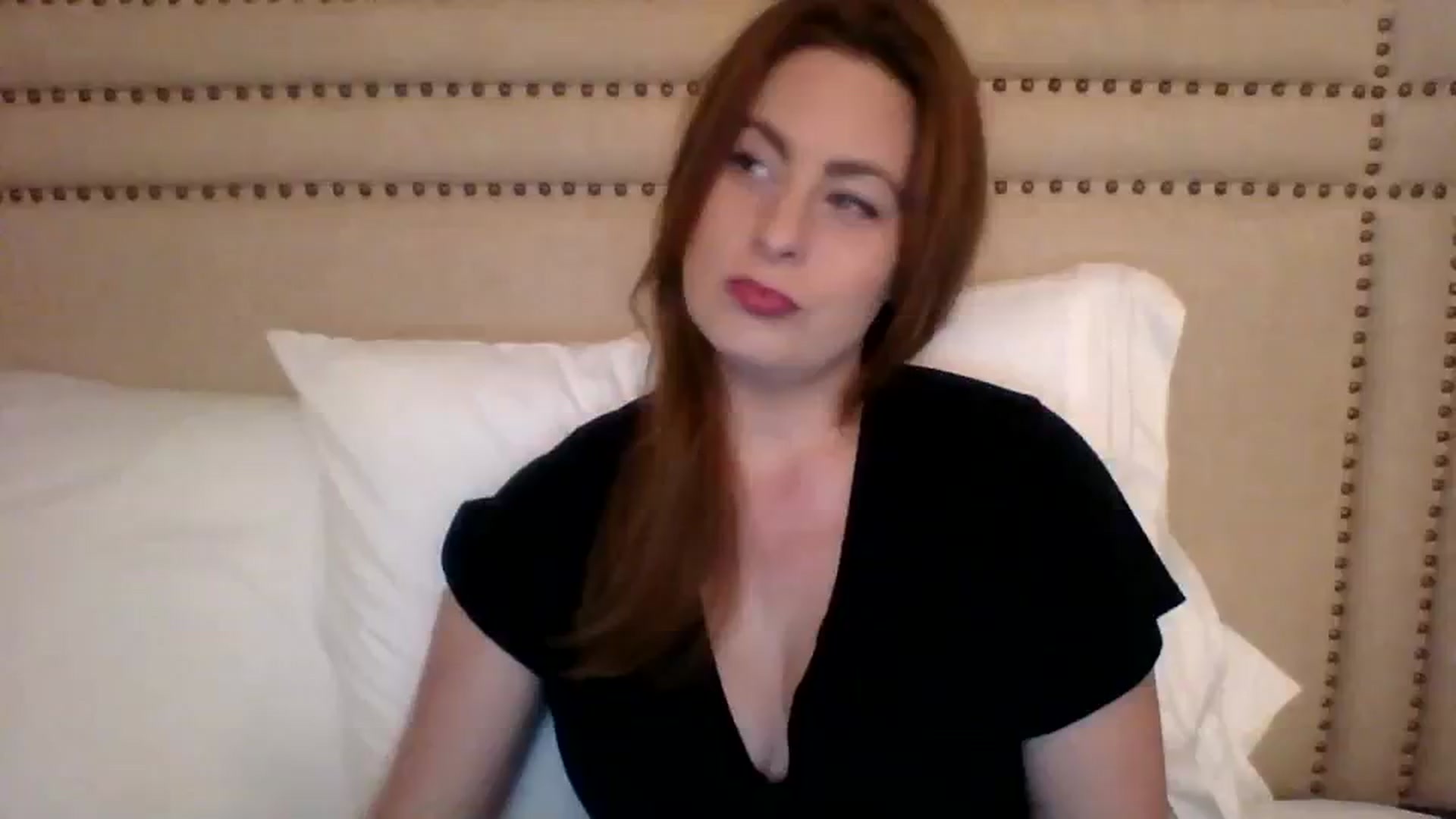 Gallery image thumbnail from AubreyMonroe's myfreecams stream on, 11/14/2023, 04:07 image 12 of 20
