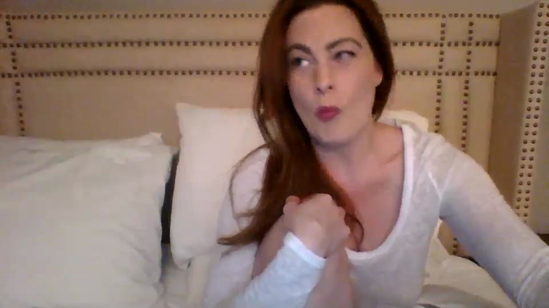 Gallery image thumbnail from AubreyMonroe's myfreecams stream on, 11/17/2023, 03:32 image 17 of 20