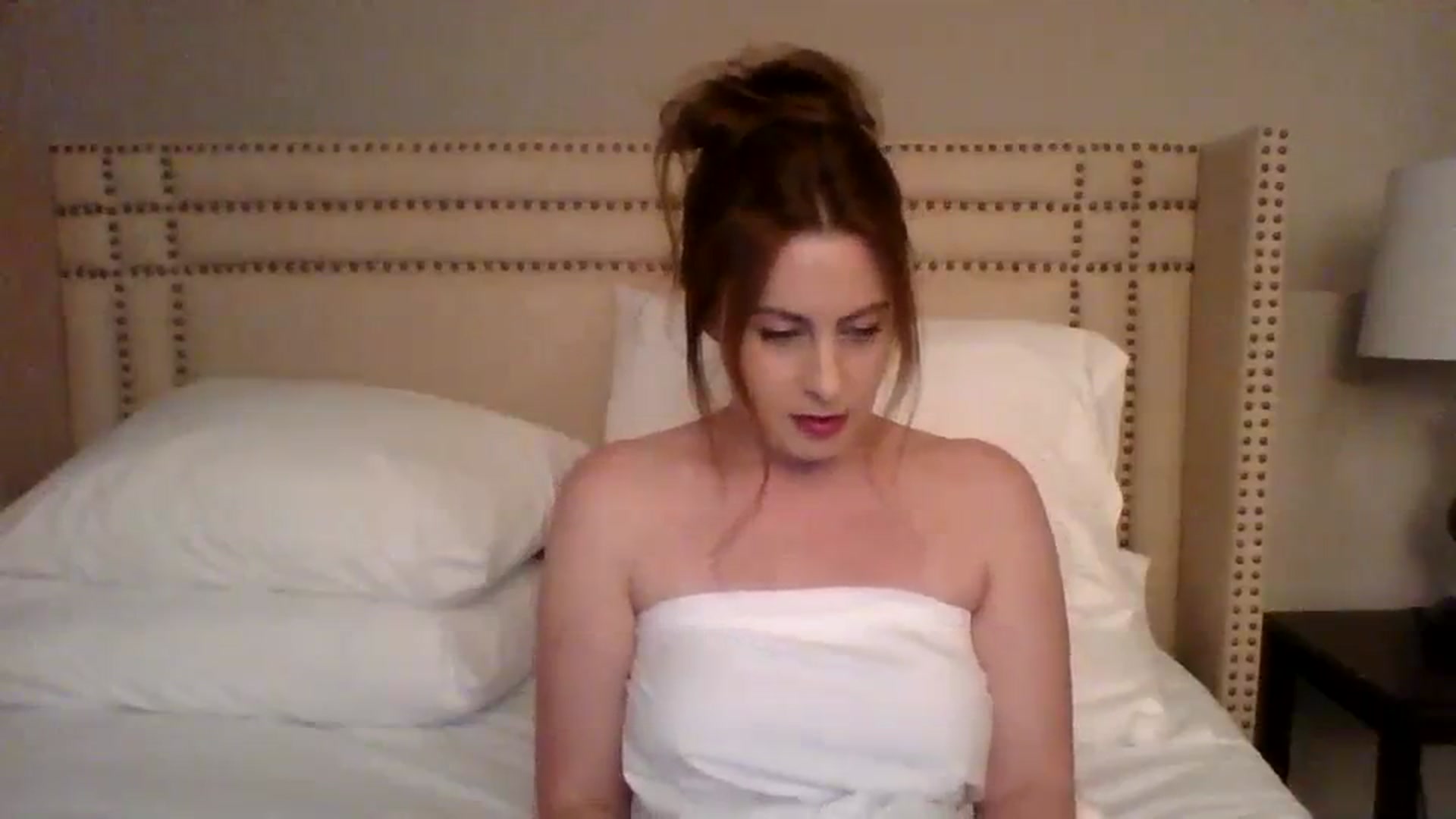 Gallery image thumbnail from AubreyMonroe's myfreecams stream on, 12/20/2023, 03:59 image 15 of 20