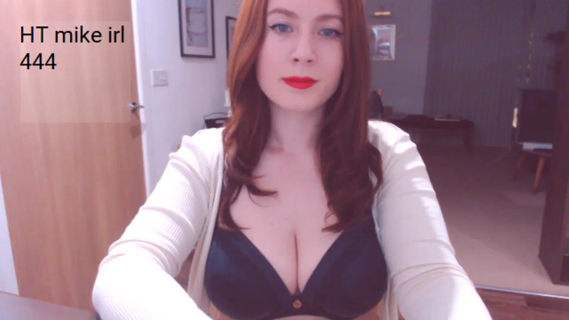 Gallery image thumbnail from AubreyPlza's myfreecams stream on, 05/01/2024, 21:20 image 12 of 20