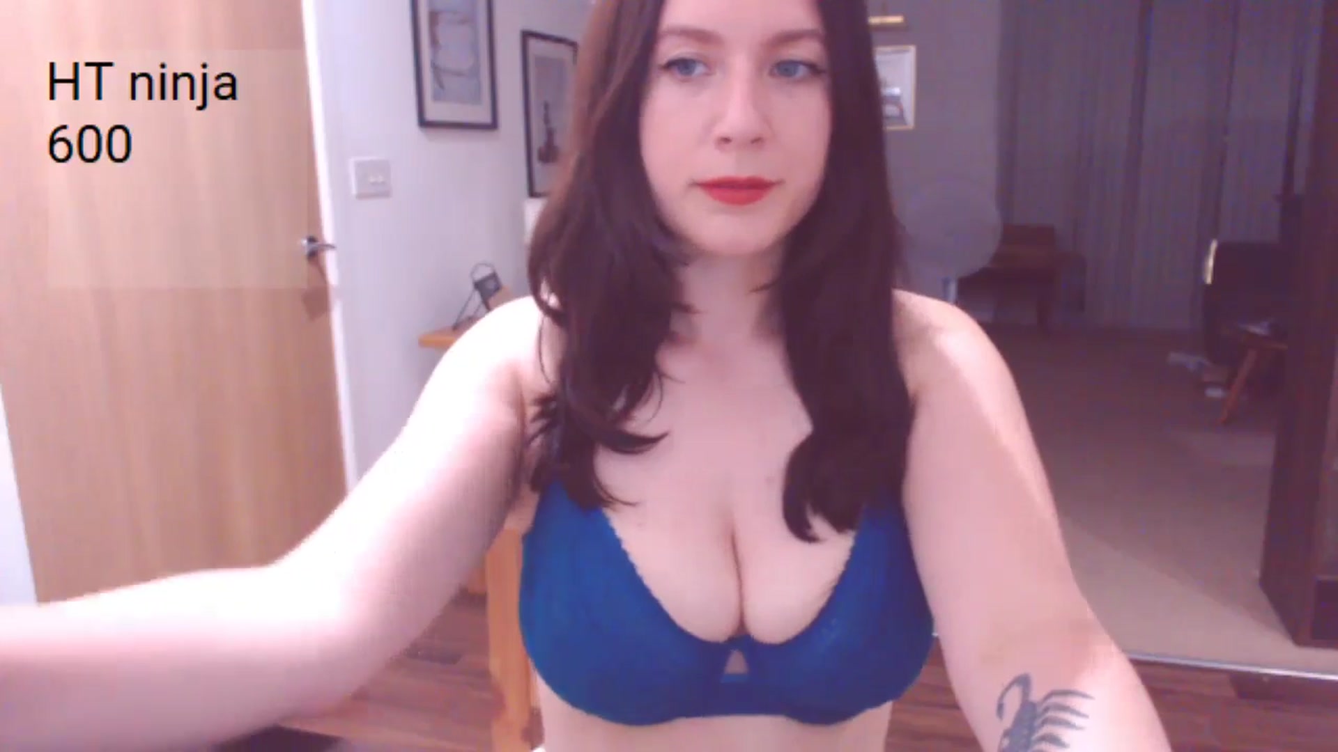 Gallery image thumbnail from AubreyPlza's myfreecams stream on, 06/27/2024, 21:27 image 15 of 20