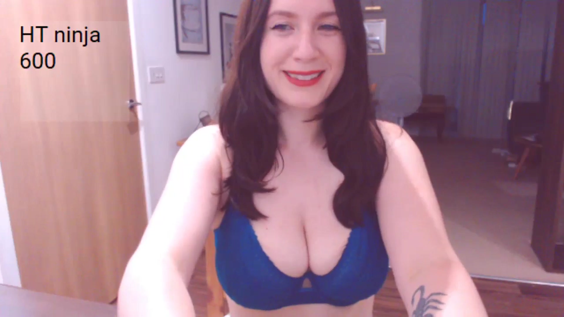 Gallery image thumbnail from AubreyPlza's myfreecams stream on, 06/27/2024, 21:27 image 7 of 20