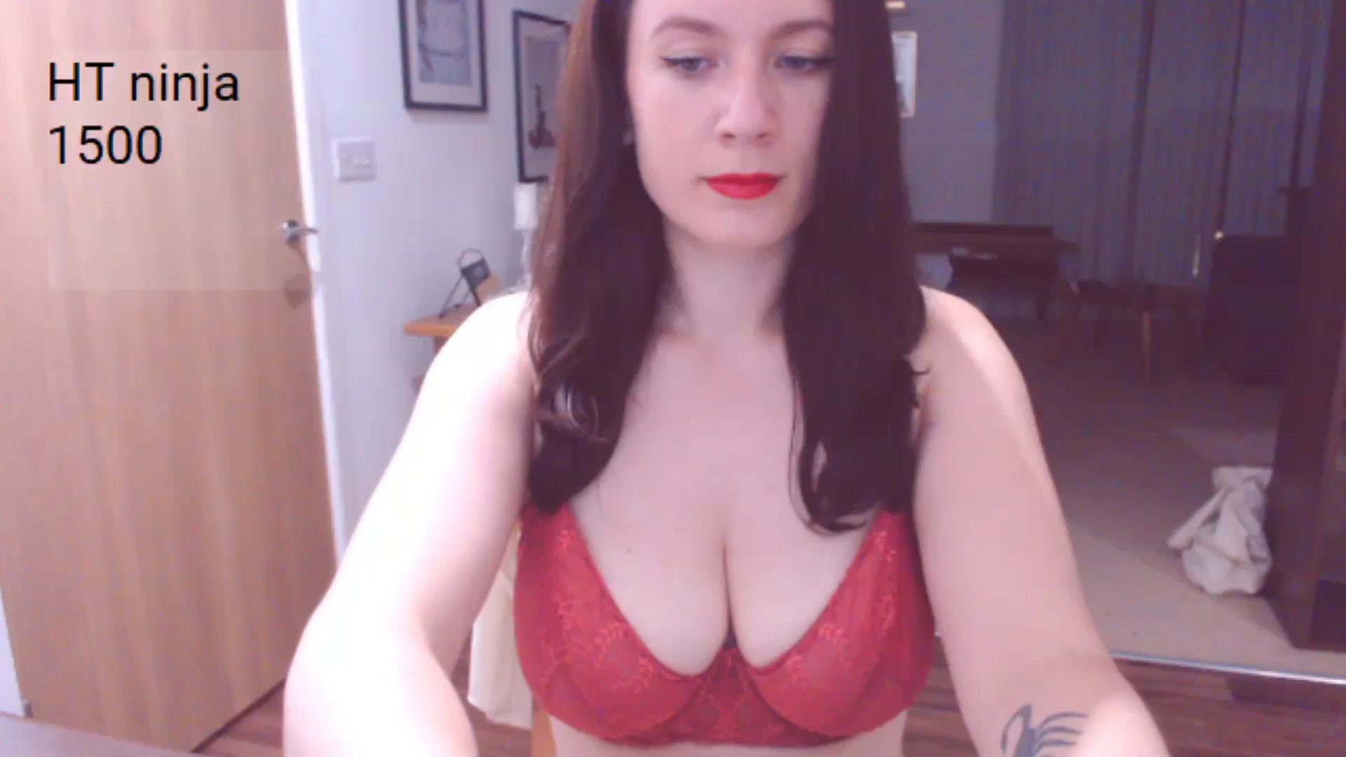 Gallery image thumbnail from AubreyPlza's myfreecams stream on, 06/30/2024, 21:41 image 2 of 20