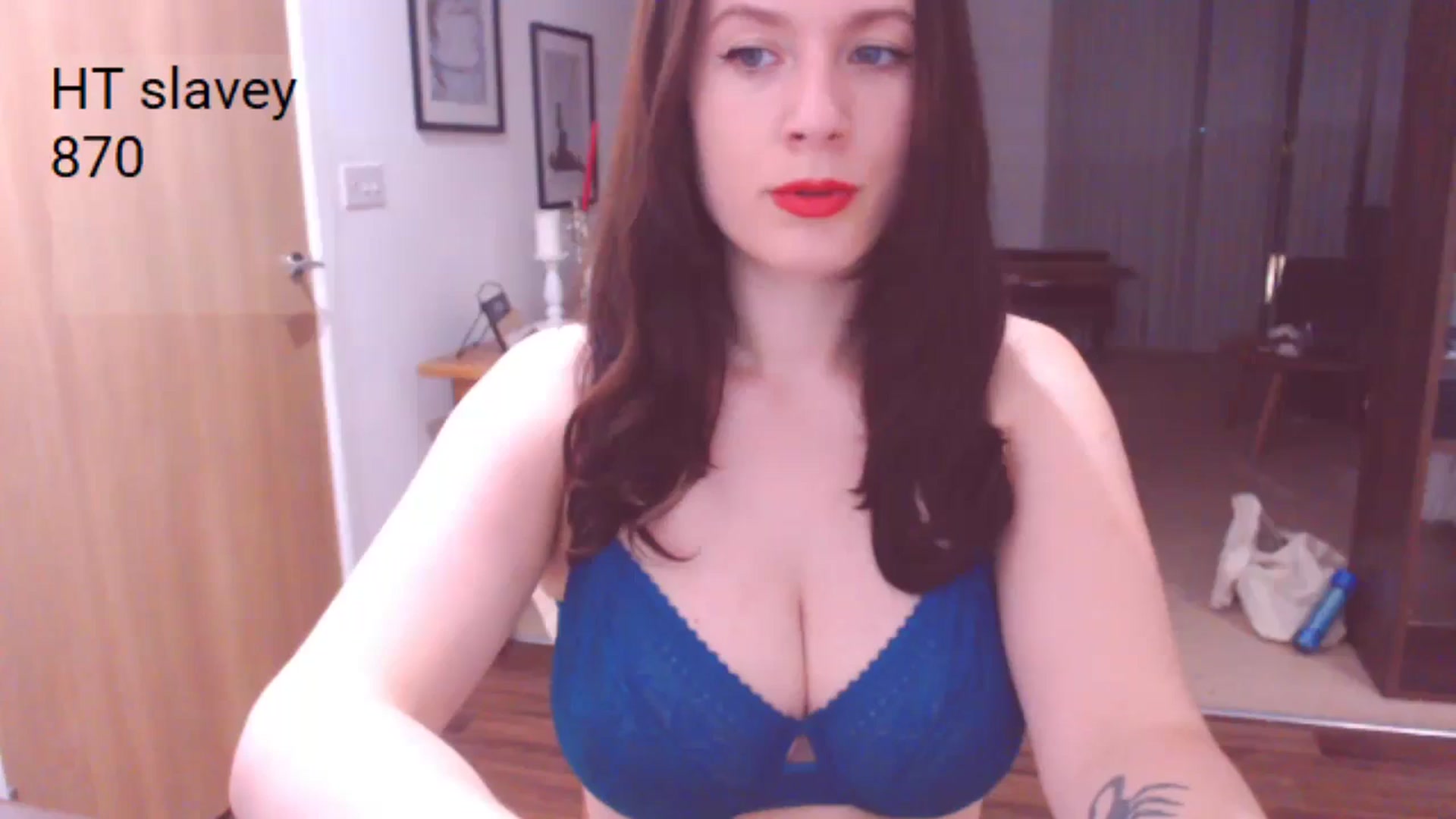 Gallery image thumbnail from AubreyPlza's myfreecams stream on, 07/01/2024, 21:48 image 10 of 20