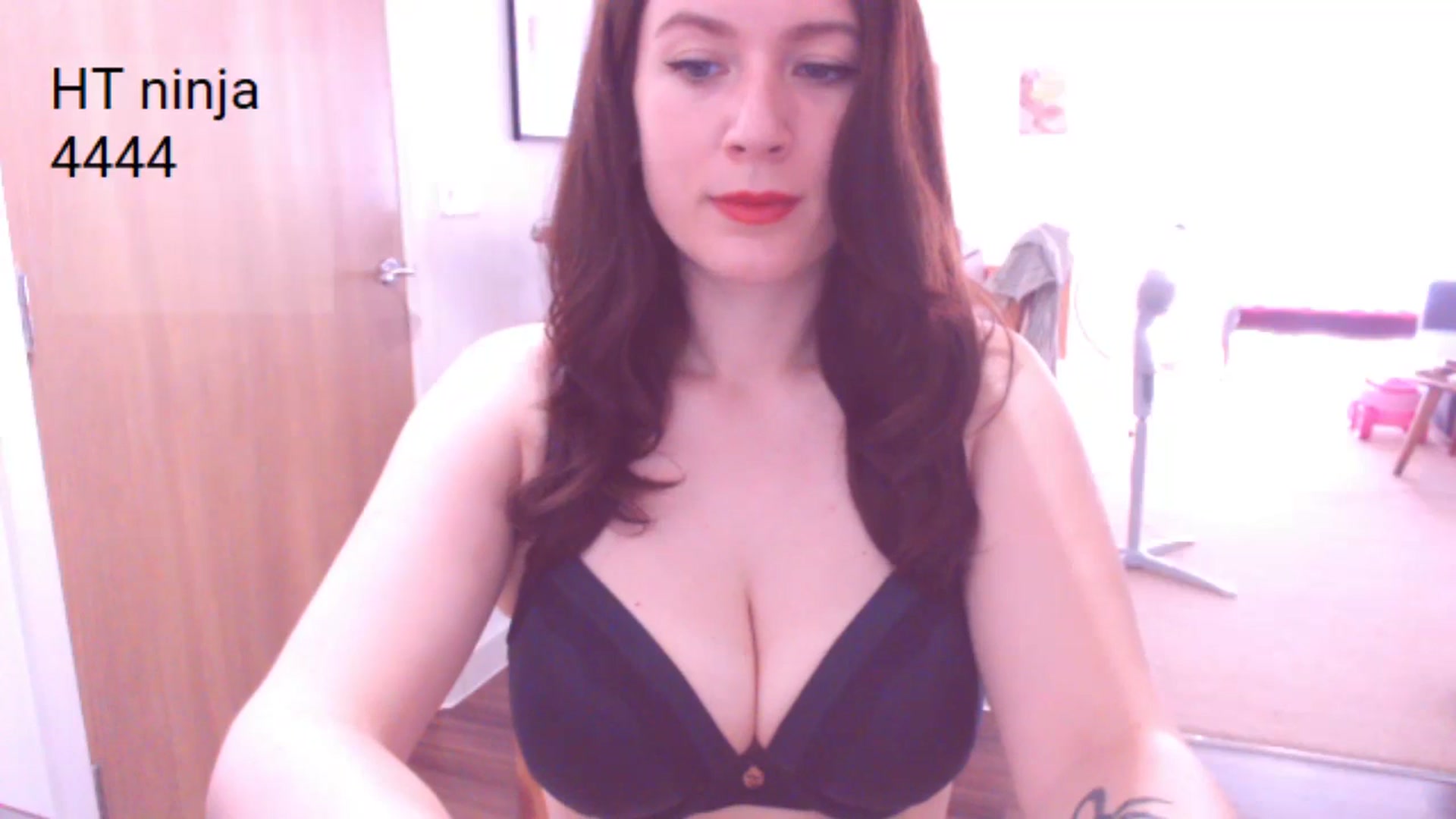 Gallery image thumbnail from AubreyPlza's myfreecams stream on, 07/24/2024, 08:17 image 18 of 20