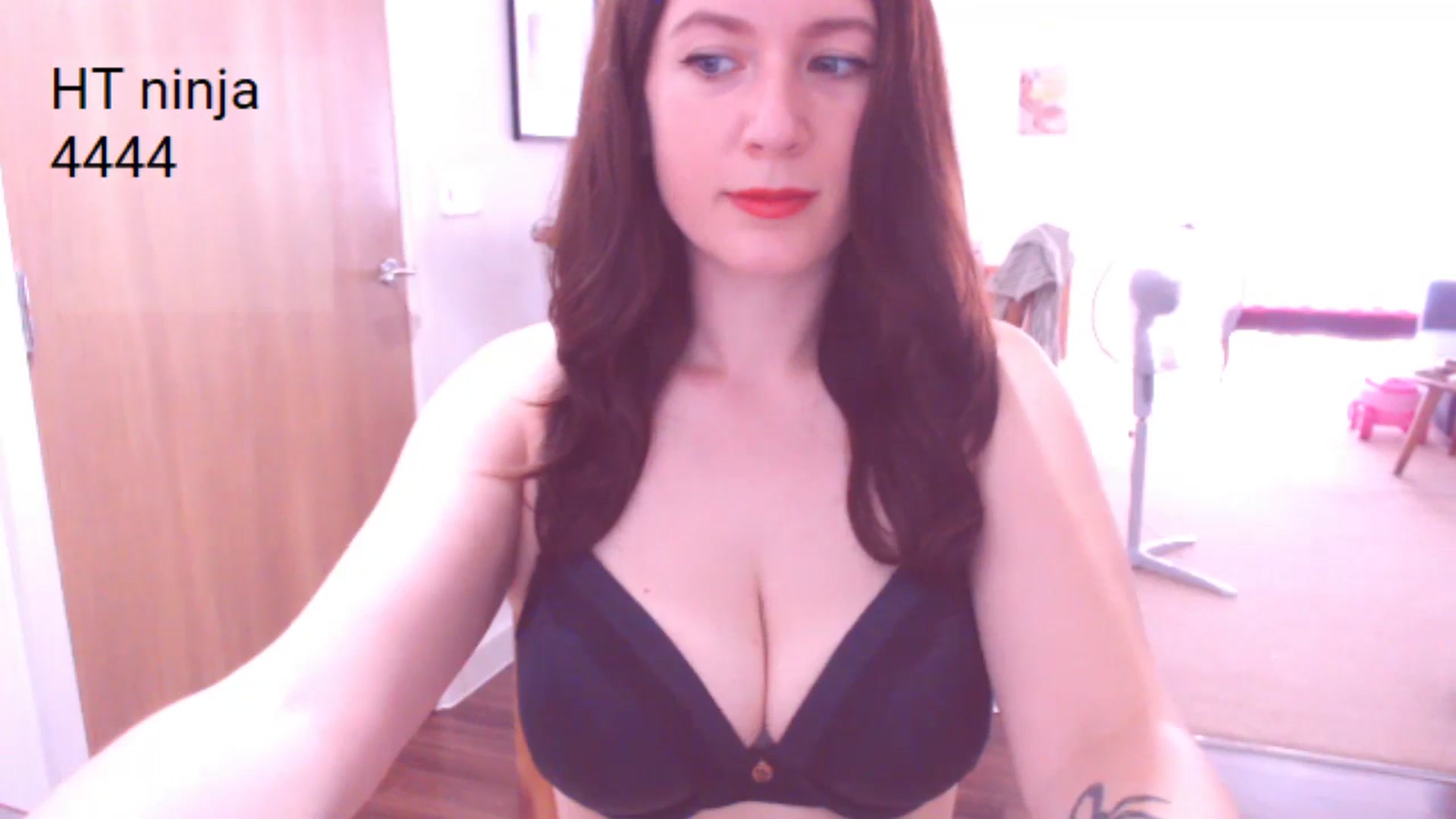 Gallery image thumbnail from AubreyPlza's myfreecams stream on, 07/24/2024, 08:17 image 9 of 20