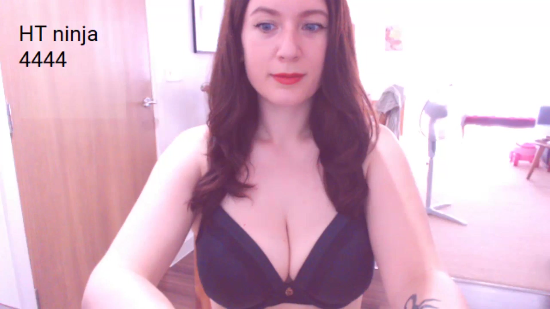 Gallery image thumbnail from AubreyPlza's myfreecams stream on, 07/24/2024, 08:17 image 19 of 20