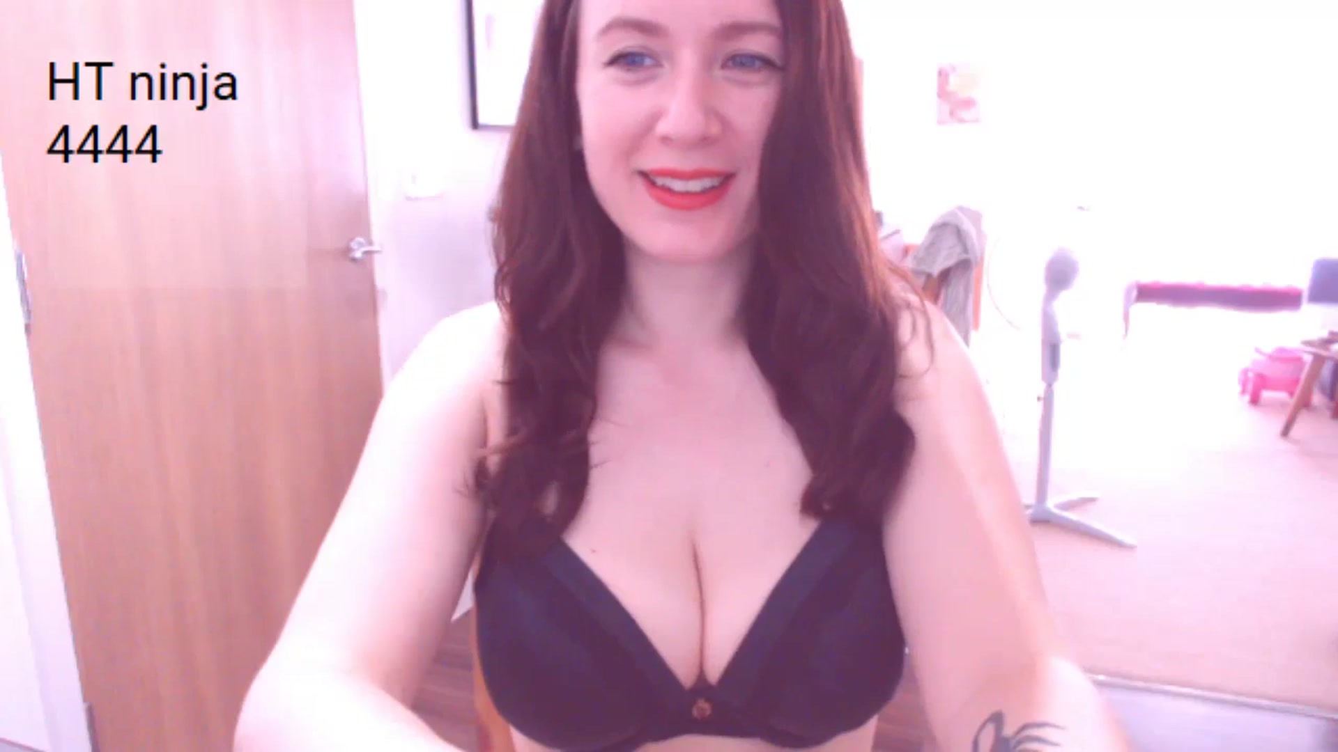 Gallery image thumbnail from AubreyPlza's myfreecams stream on, 07/24/2024, 08:17 image 6 of 20