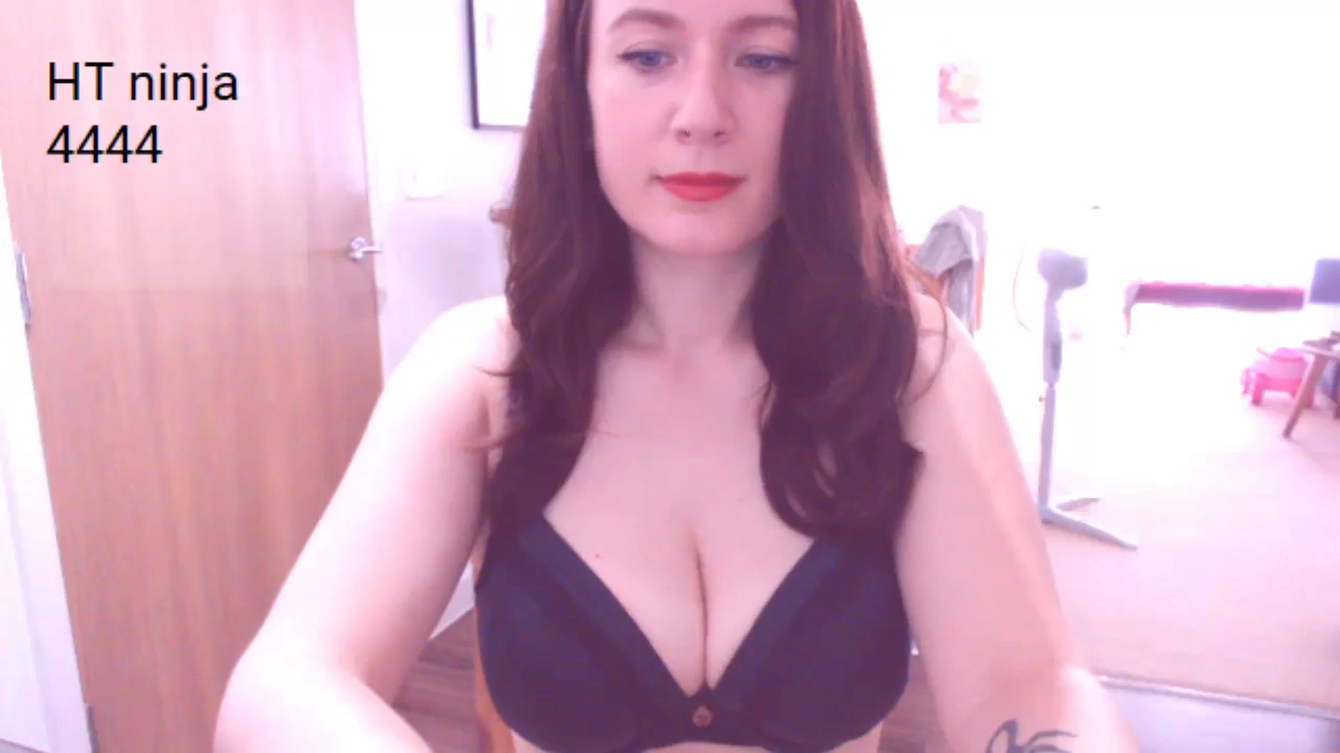 Gallery image thumbnail from AubreyPlza's myfreecams stream on, 07/24/2024, 08:17 image 14 of 20