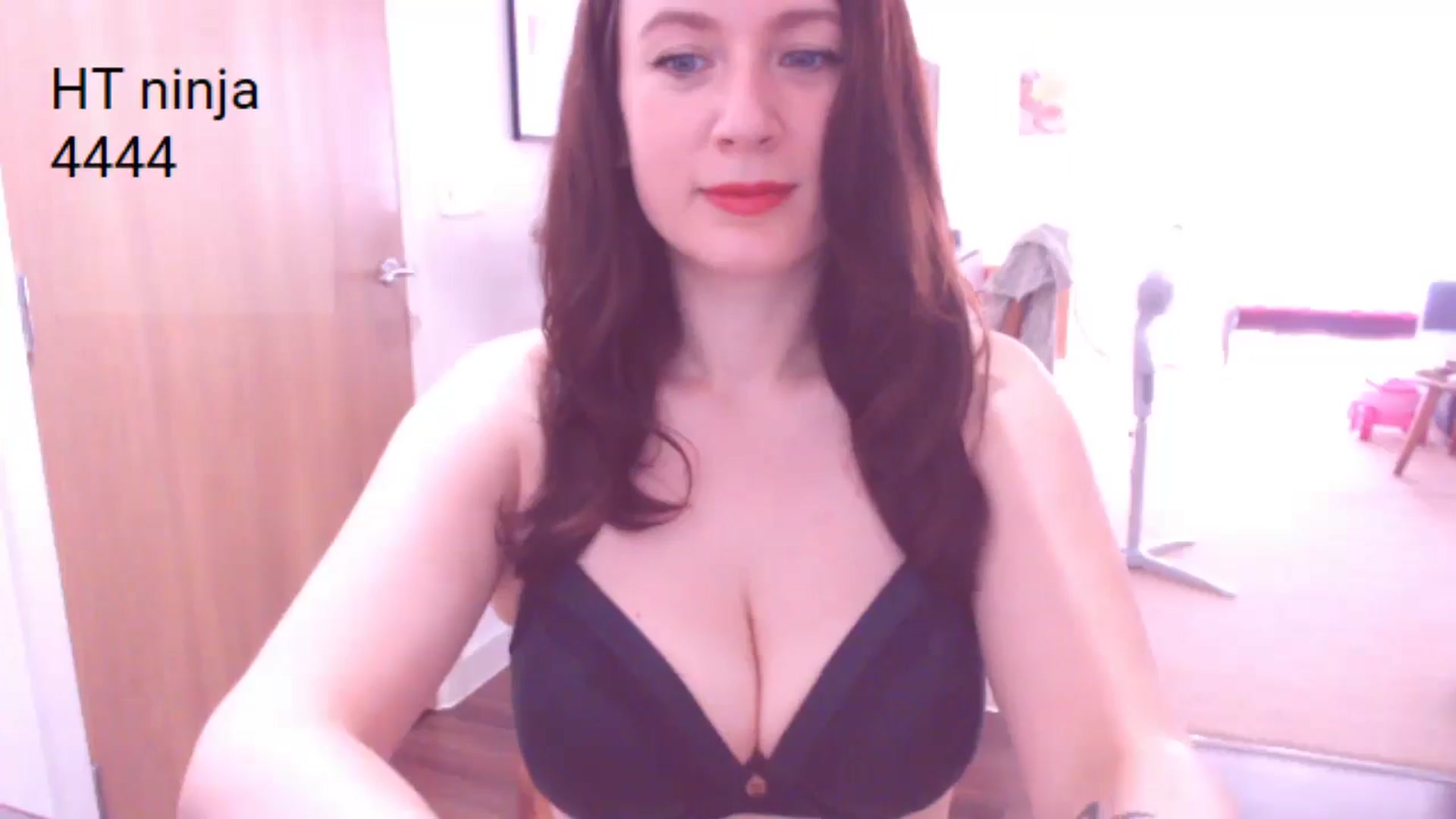 Gallery image thumbnail from AubreyPlza's myfreecams stream on, 07/24/2024, 08:17 image 16 of 20