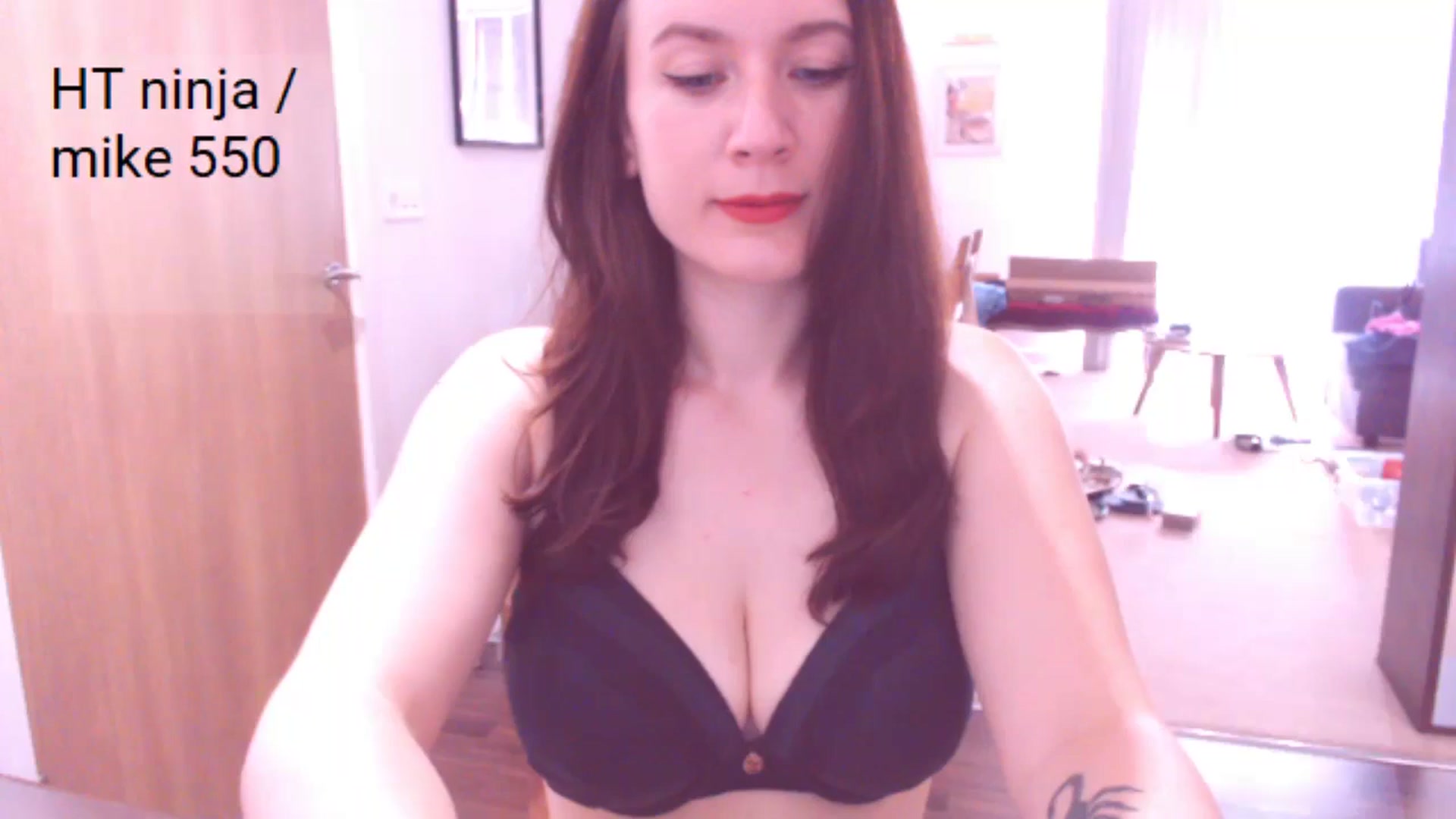 Gallery image thumbnail from AubreyPlza's myfreecams stream on, 08/01/2024, 08:34 image 10 of 20