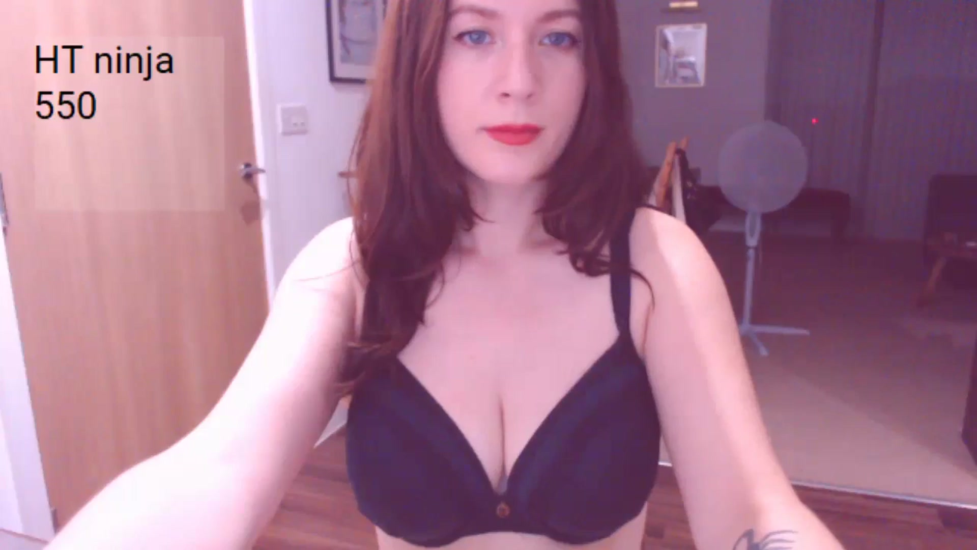 Gallery image thumbnail from AubreyPlza's myfreecams stream on, 08/16/2024, 21:30 image 10 of 20