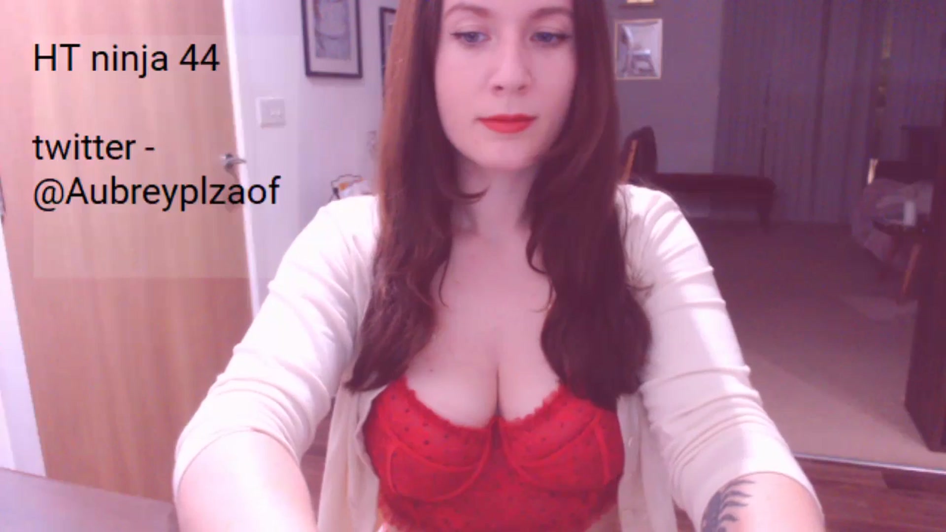 Gallery image thumbnail from AubreyPlza's myfreecams stream on, 10/23/2024, 21:26 image 2 of 20