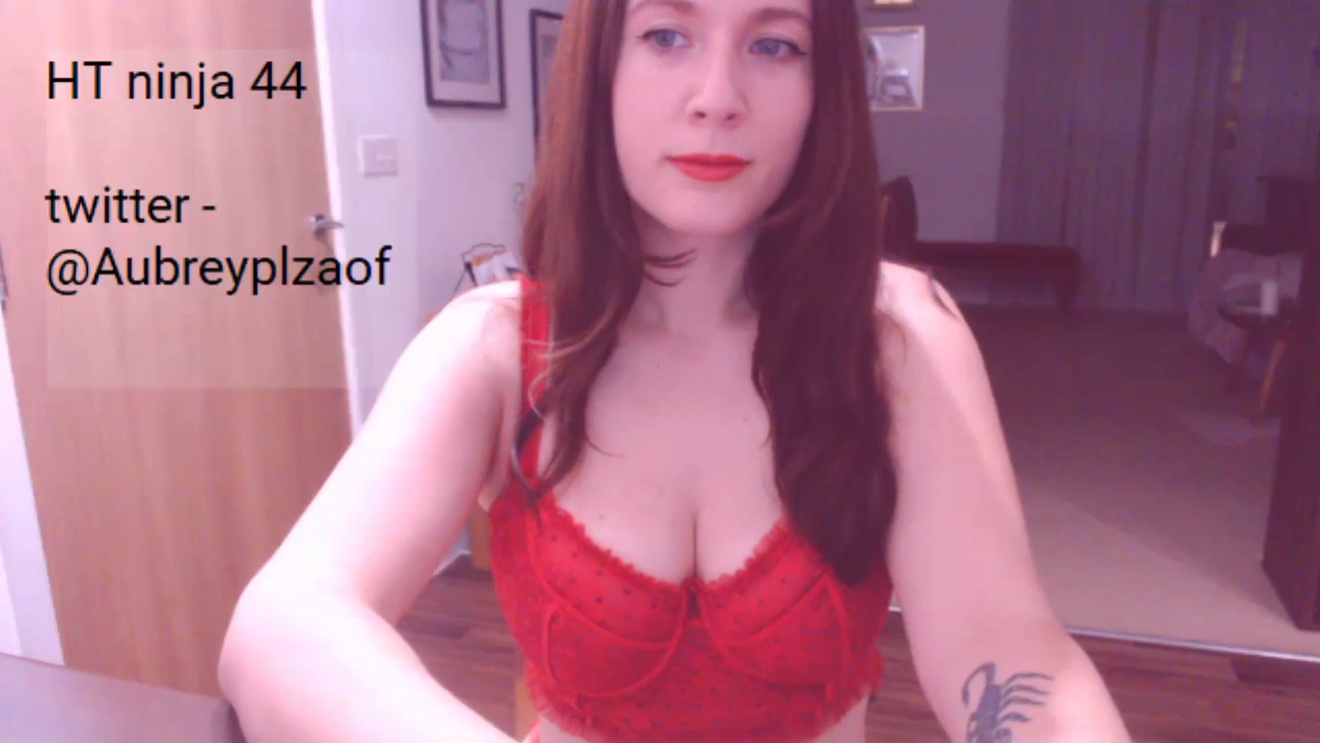 Gallery image thumbnail from AubreyPlza's myfreecams stream on, 10/23/2024, 21:26 image 13 of 20