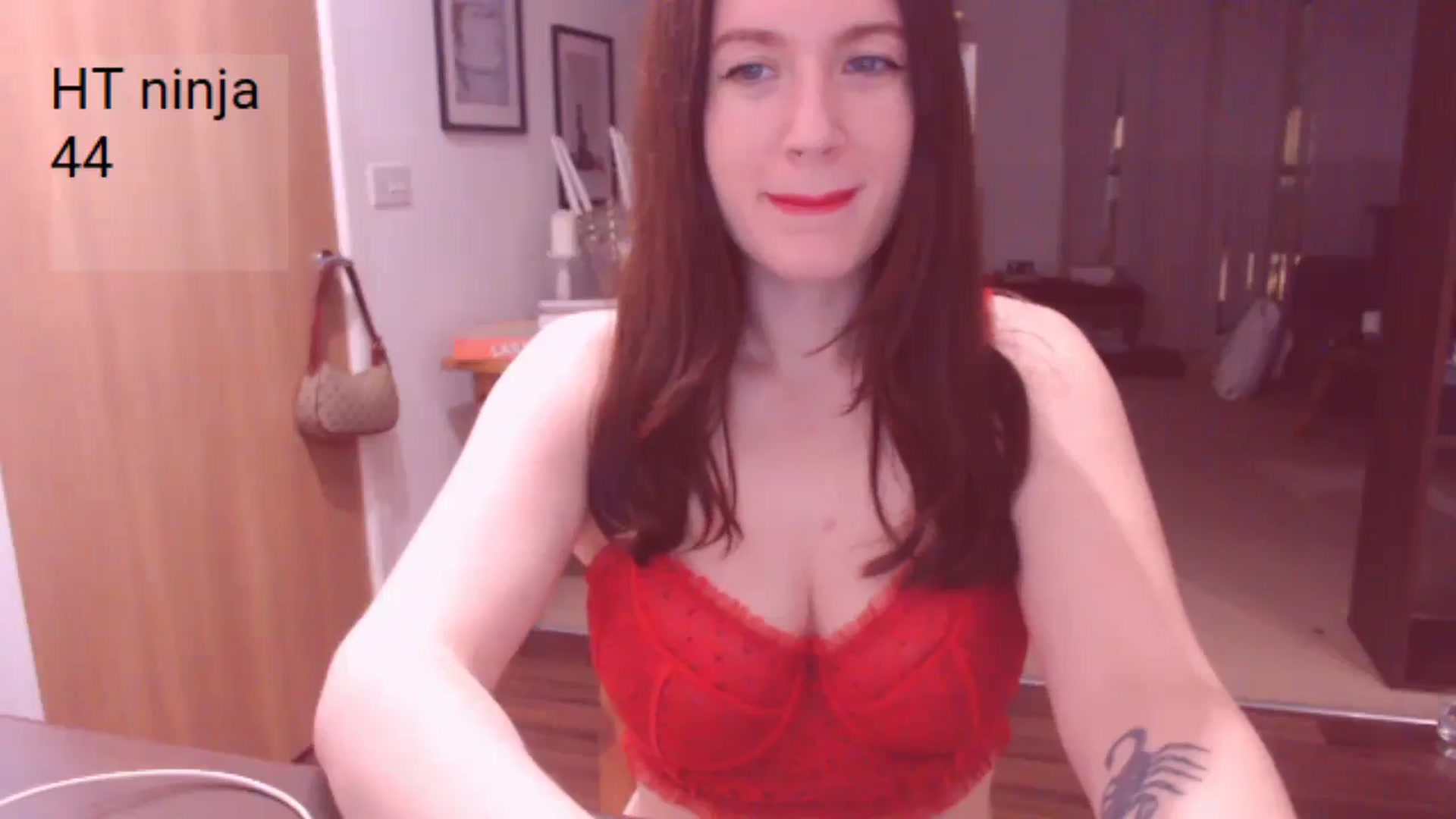 Gallery image thumbnail from AubreyPlza's myfreecams stream on, 01/06/2025, 21:20 image 3 of 20