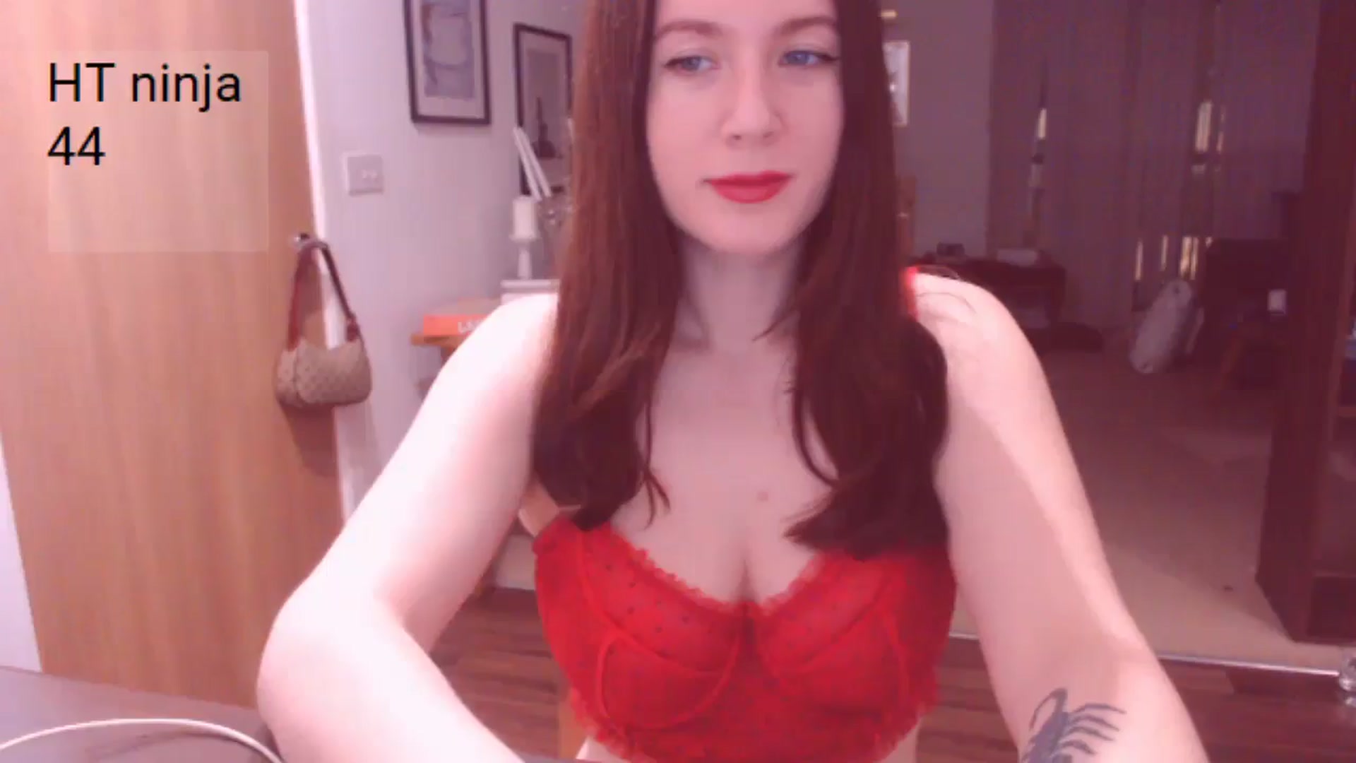 Gallery image thumbnail from AubreyPlza's myfreecams stream on, 01/06/2025, 21:20 image 2 of 20