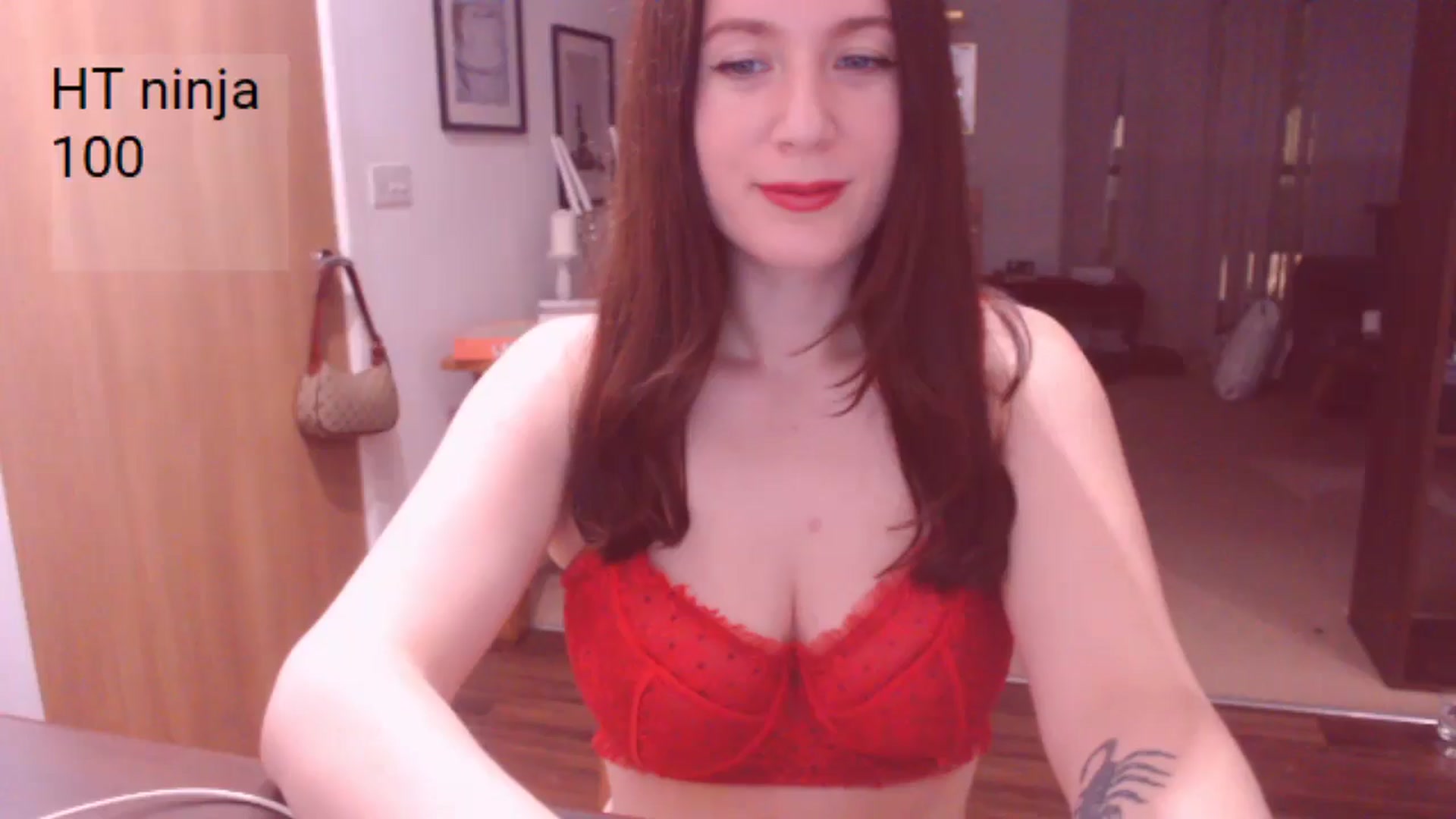 Gallery image thumbnail from AubreyPlza's myfreecams stream on, 01/06/2025, 21:20 image 12 of 20