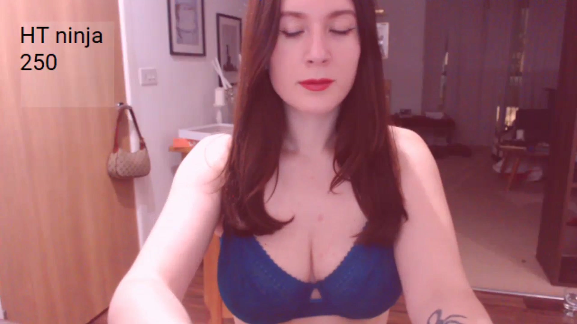 Gallery image thumbnail from AubreyPlza's myfreecams stream on, 01/07/2025, 22:34 image 6 of 20