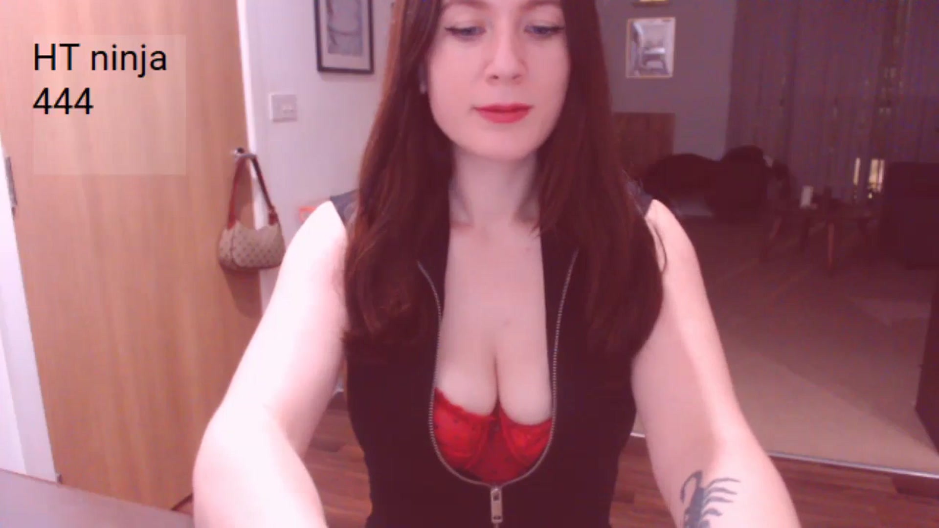 Gallery image thumbnail from AubreyPlza's myfreecams stream on, 01/28/2025, 22:12 image 15 of 20
