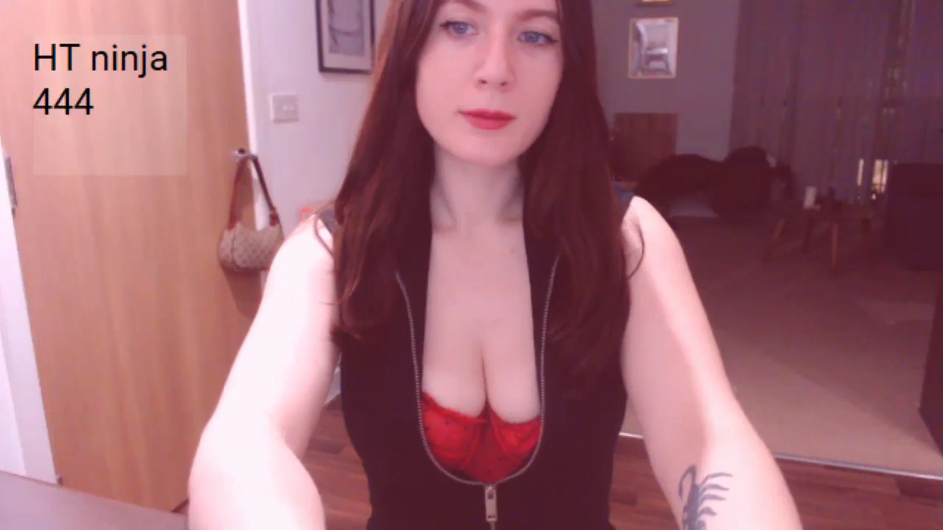 Gallery image thumbnail from AubreyPlza's myfreecams stream on, 01/28/2025, 22:12 image 11 of 20