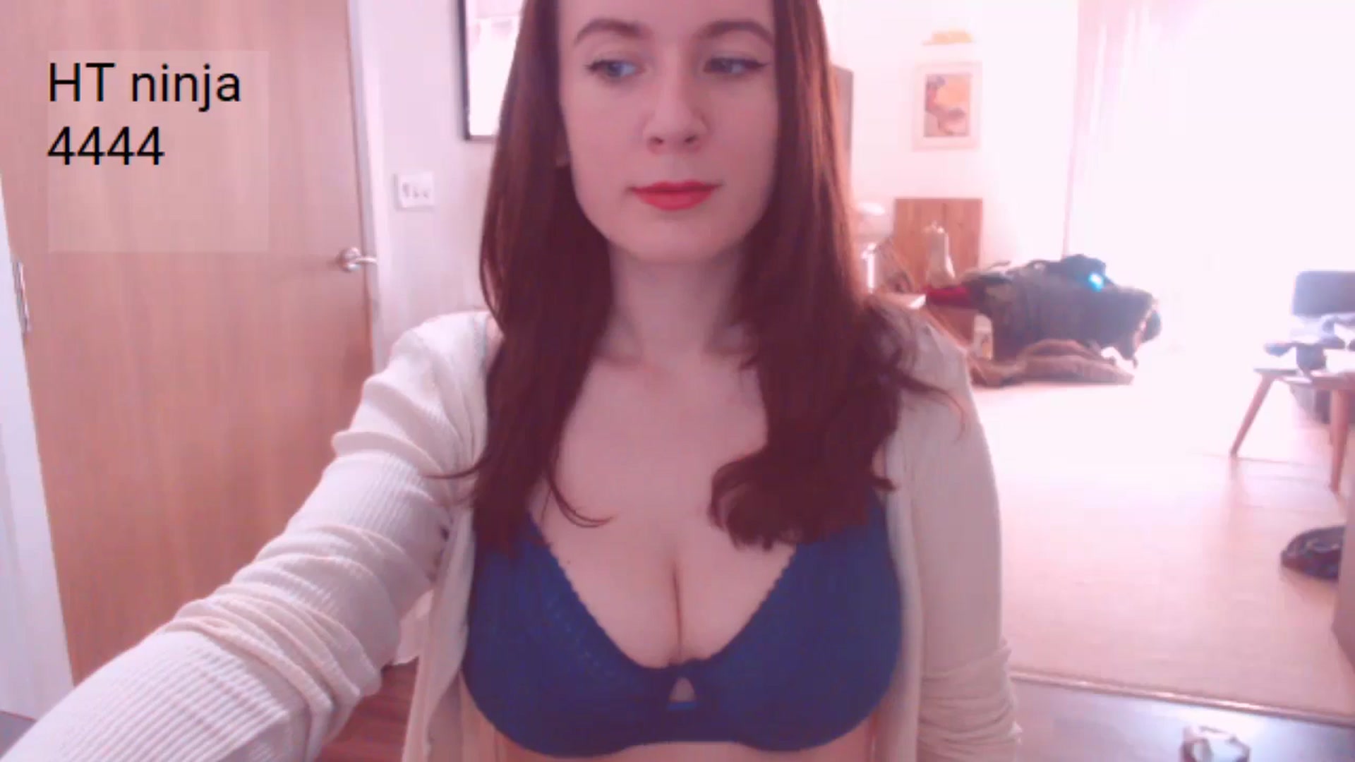 Gallery image thumbnail from AubreyPlza's myfreecams stream on, 02/17/2025, 08:33 image 11 of 20