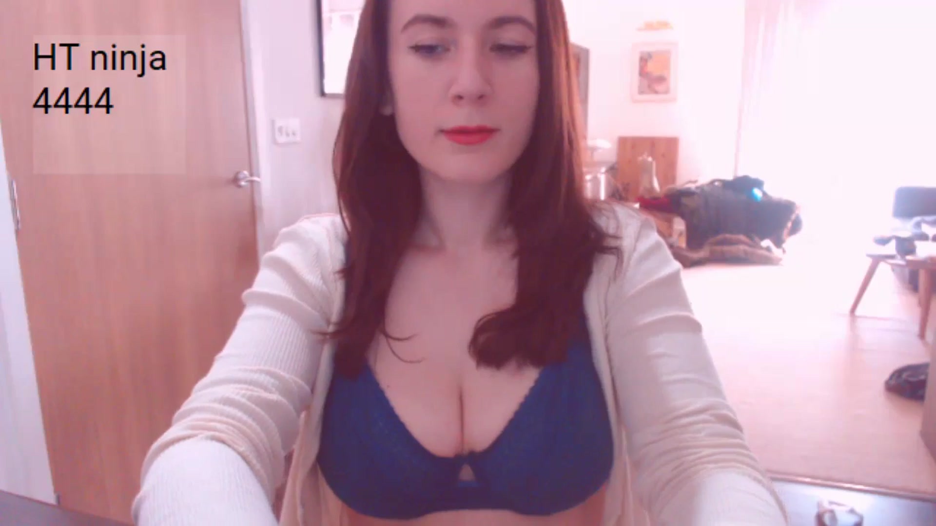 Gallery image thumbnail from AubreyPlza's myfreecams stream on, 02/17/2025, 08:33 image 16 of 20