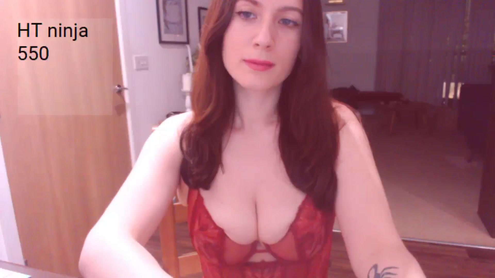 Gallery image thumbnail from AubreyPlza's myfreecams stream on, 04/03/2025, 21:34 image 11 of 20
