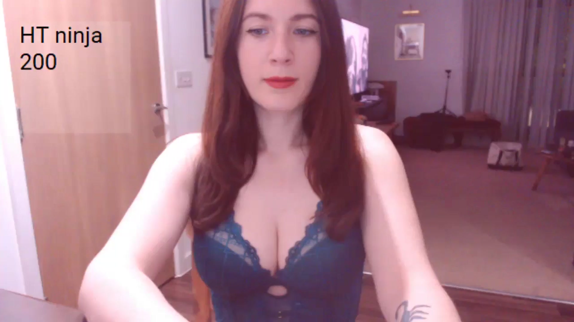 Gallery image thumbnail from AubreyPlza's myfreecams stream on, 04/29/2025, 21:15 image 6 of 20