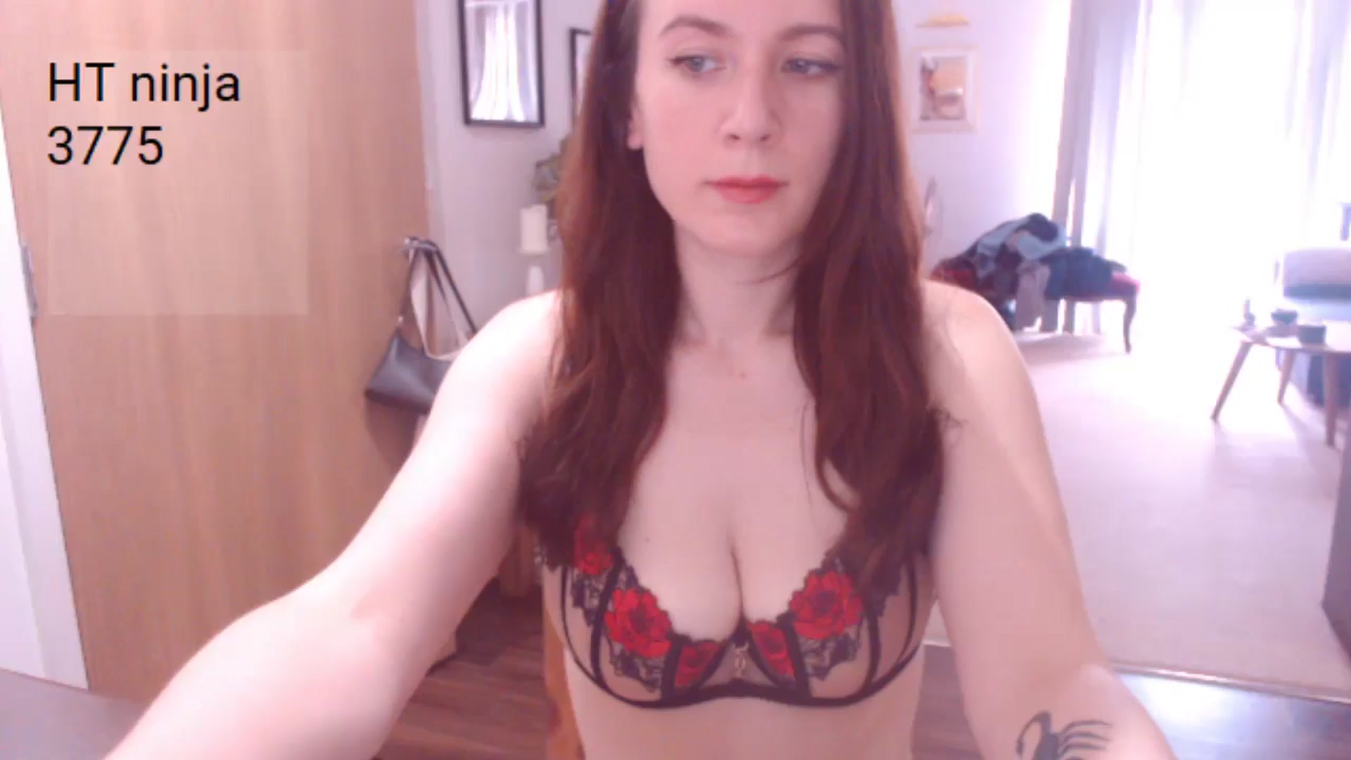 Gallery image thumbnail from AubreyPlza's myfreecams stream on, 05/27/2025, 11:05 image 12 of 20