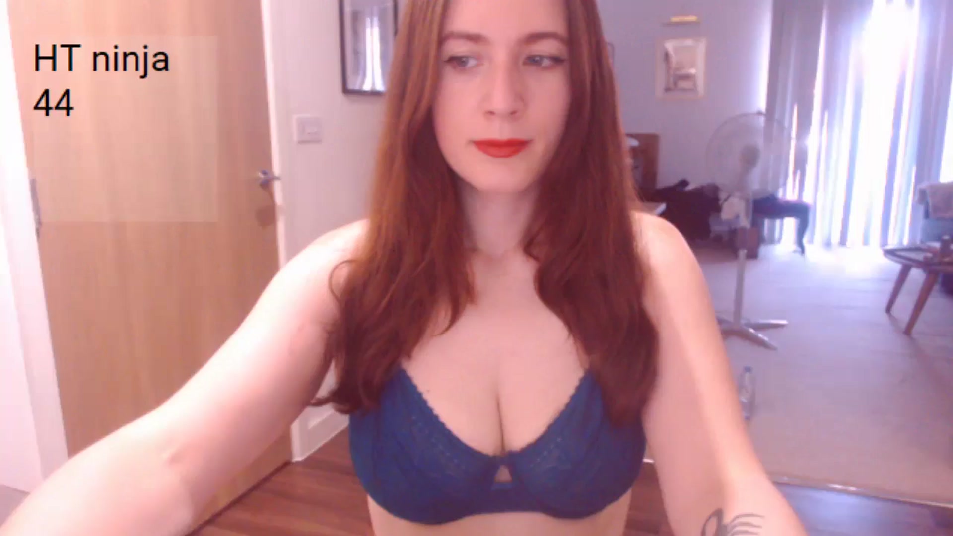 Gallery image thumbnail from AubreyPlza's myfreecams stream on, 06/22/2025, 19:20 image 6 of 20