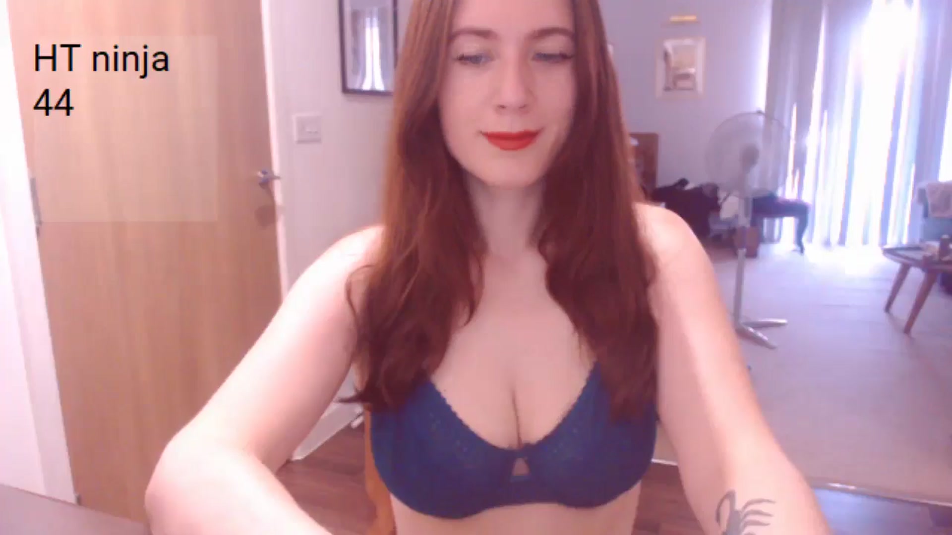 Gallery image thumbnail from AubreyPlza's myfreecams stream on, 06/22/2025, 19:20 image 12 of 20