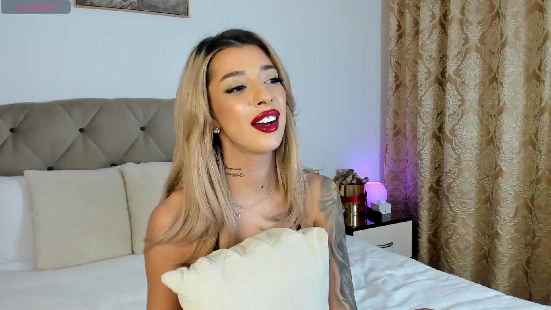 Gallery image thumbnail from AubreyTress's myfreecams stream on, 10/28/2024, 23:22 image 10 of 20