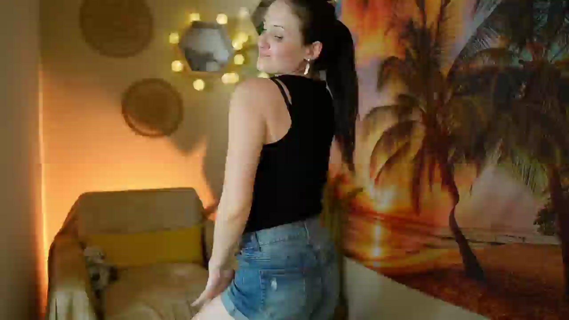 Gallery image thumbnail from Aubrey_Star's myfreecams stream on, 08/16/2024, 11:03 image 6 of 20