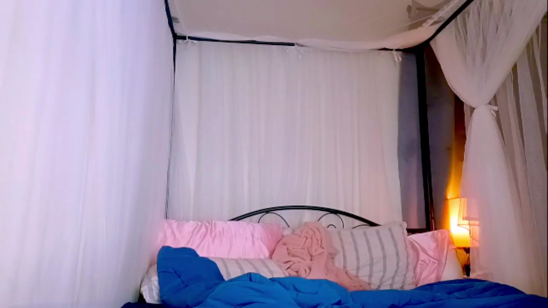 Gallery image thumbnail from Aubreyessex's myfreecams stream on, 12/12/2023, 10:32 image 17 of 20