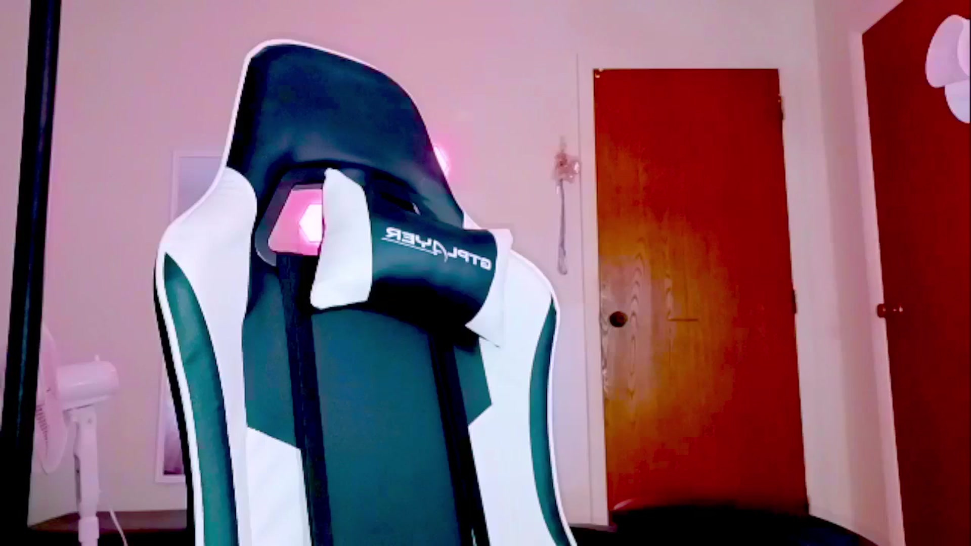 Gallery image thumbnail from Aubreyessex's myfreecams stream on, 12/21/2023, 15:08 image 4 of 20
