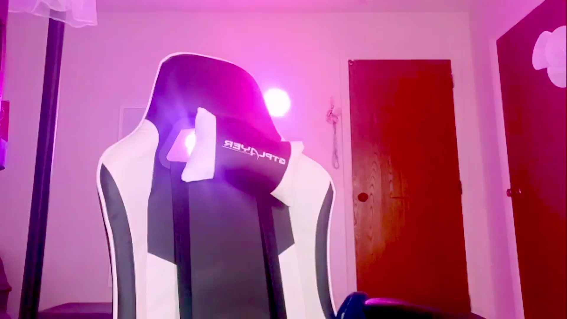 Gallery image thumbnail from Aubreyessex's myfreecams stream on, 12/28/2023, 14:51 image 18 of 20