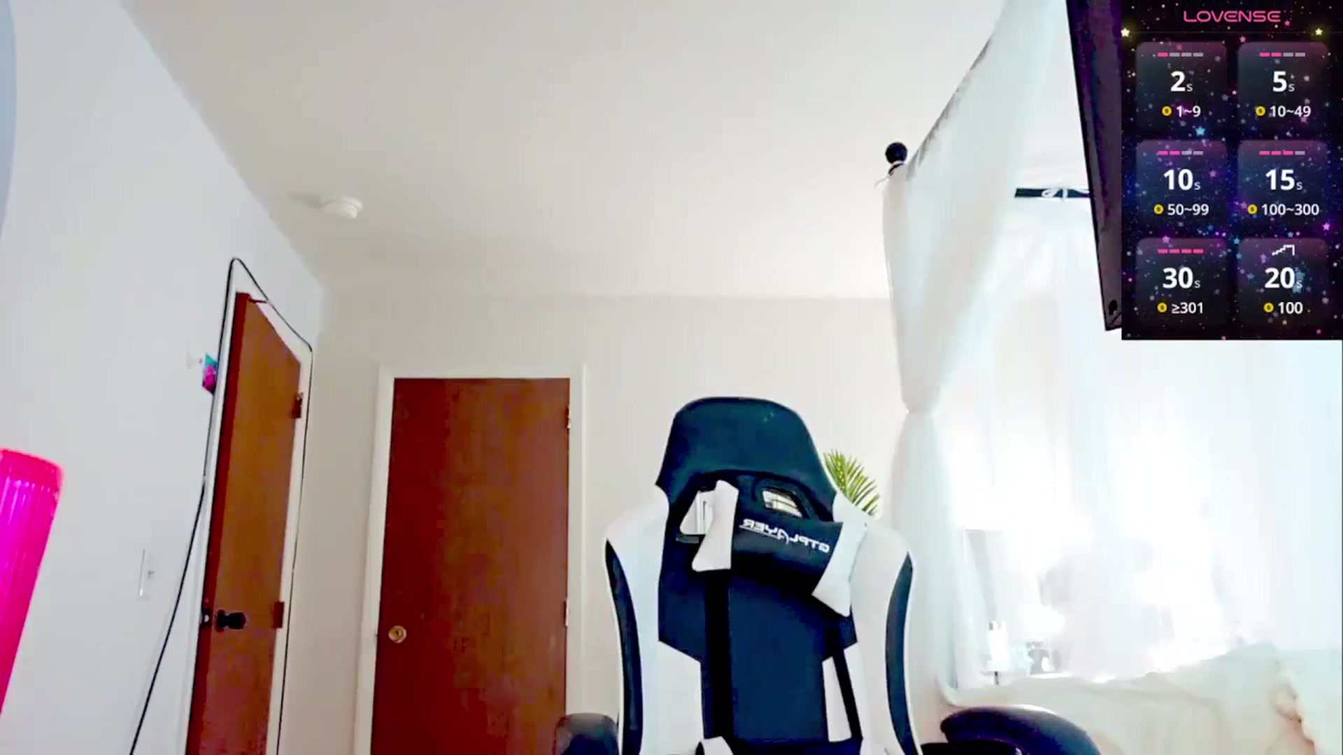 Gallery image thumbnail from Aubreyessex's myfreecams stream on, 03/19/2025, 09:44 image 10 of 20