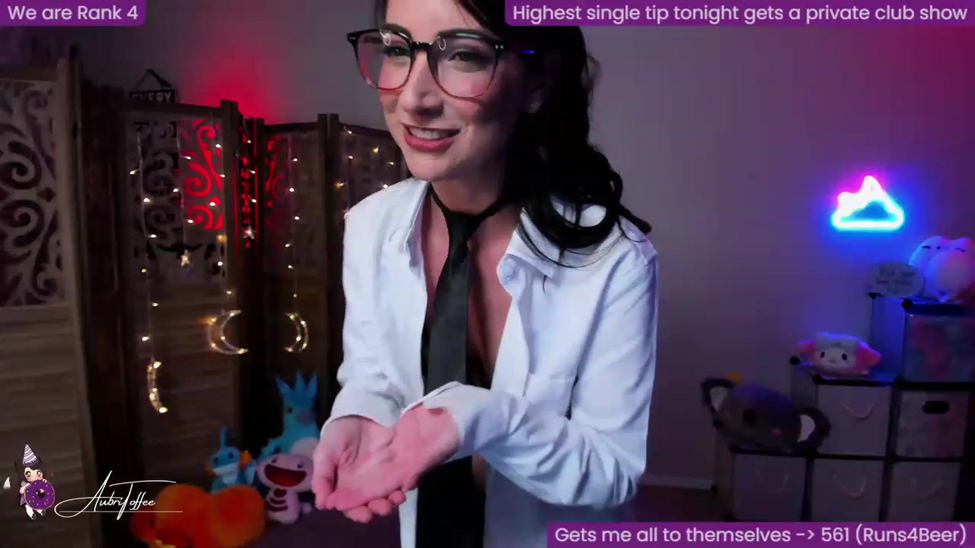 Gallery image thumbnail from AubriToffee's myfreecams stream on, 05/03/2023, 04:25 image 5 of 20