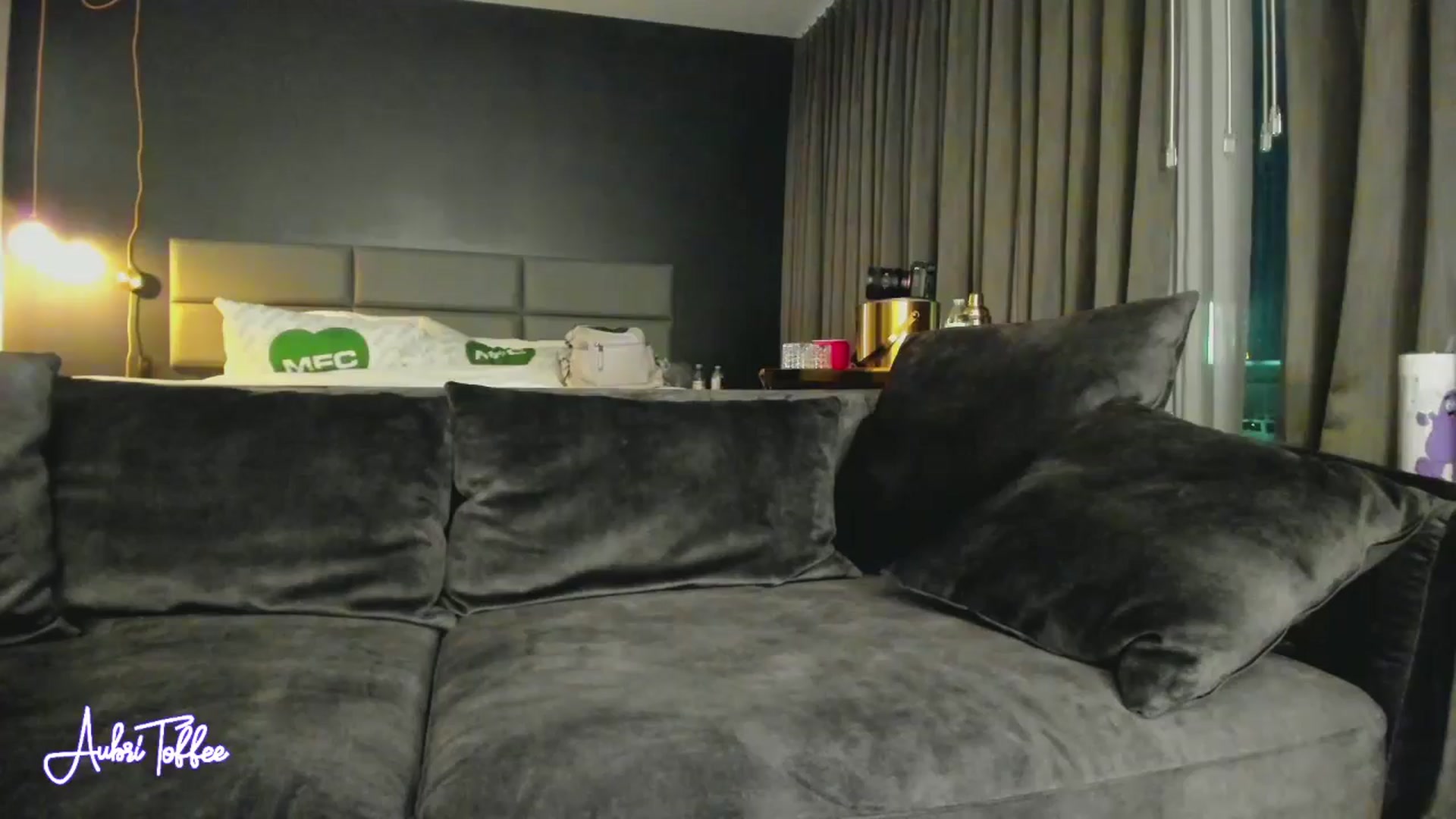 Gallery image thumbnail from AubriToffee's myfreecams stream on, 05/23/2024, 07:09 image 2 of 20