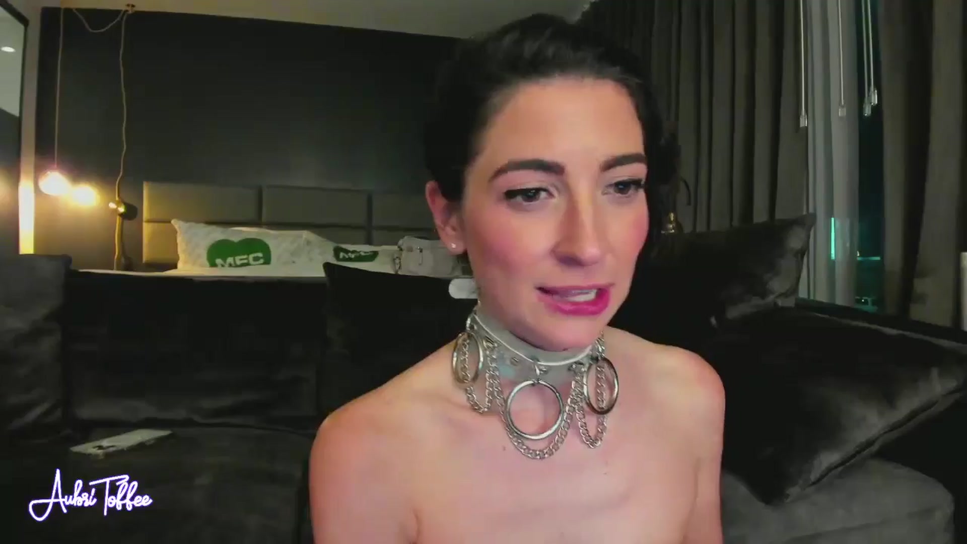 Gallery image thumbnail from AubriToffee's myfreecams stream on, 05/23/2024, 07:09 image 3 of 20