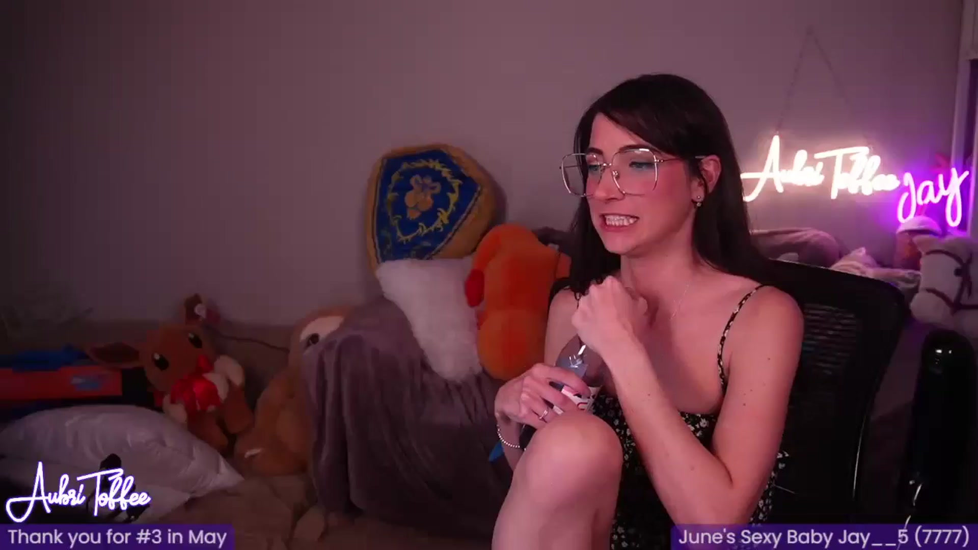 Gallery image thumbnail from AubriToffee's myfreecams stream on, 06/21/2024, 07:27 image 1 of 20