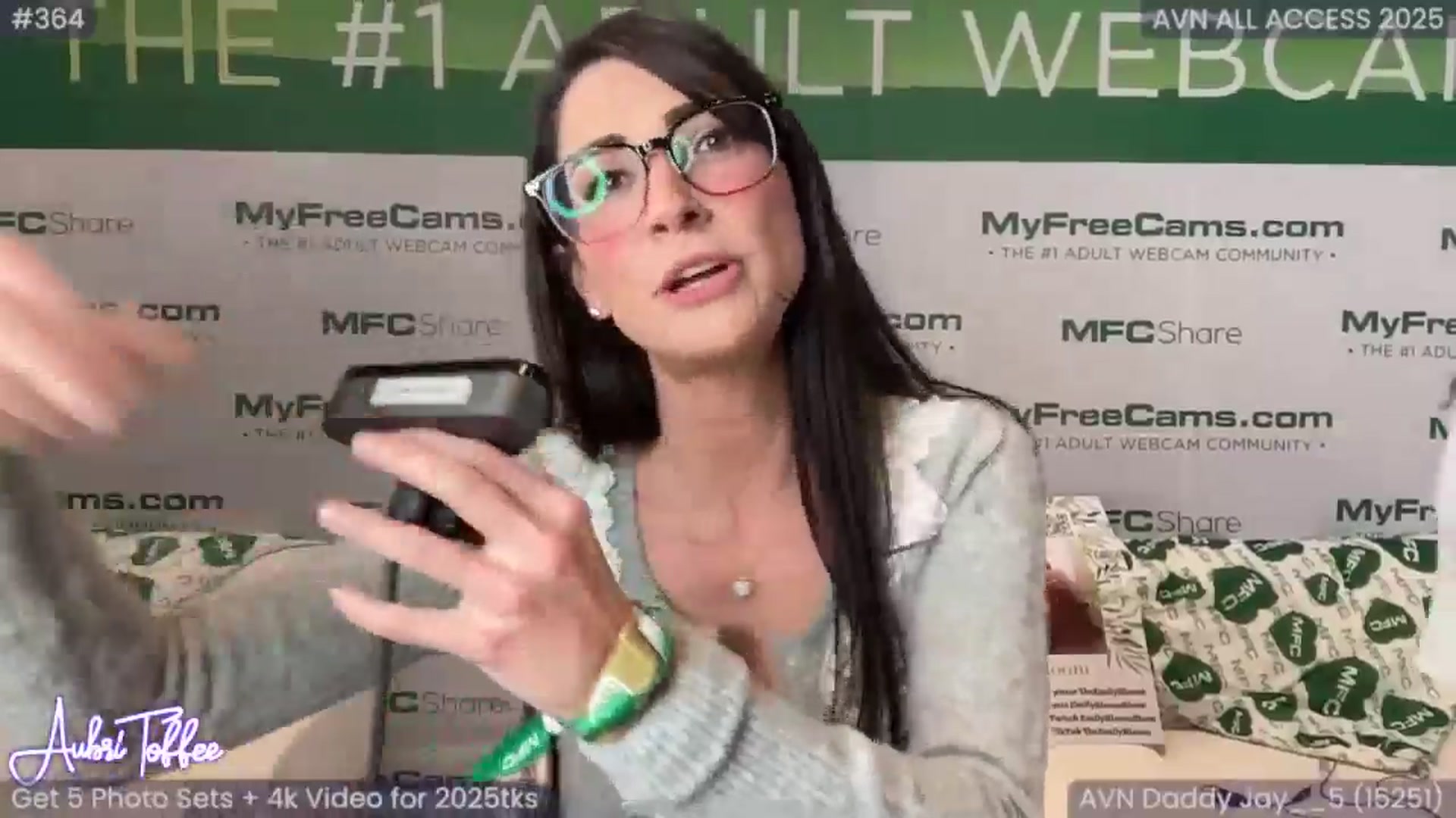 Gallery image thumbnail from AubriToffee's myfreecams stream on, 01/23/2025, 24:03 image 14 of 20